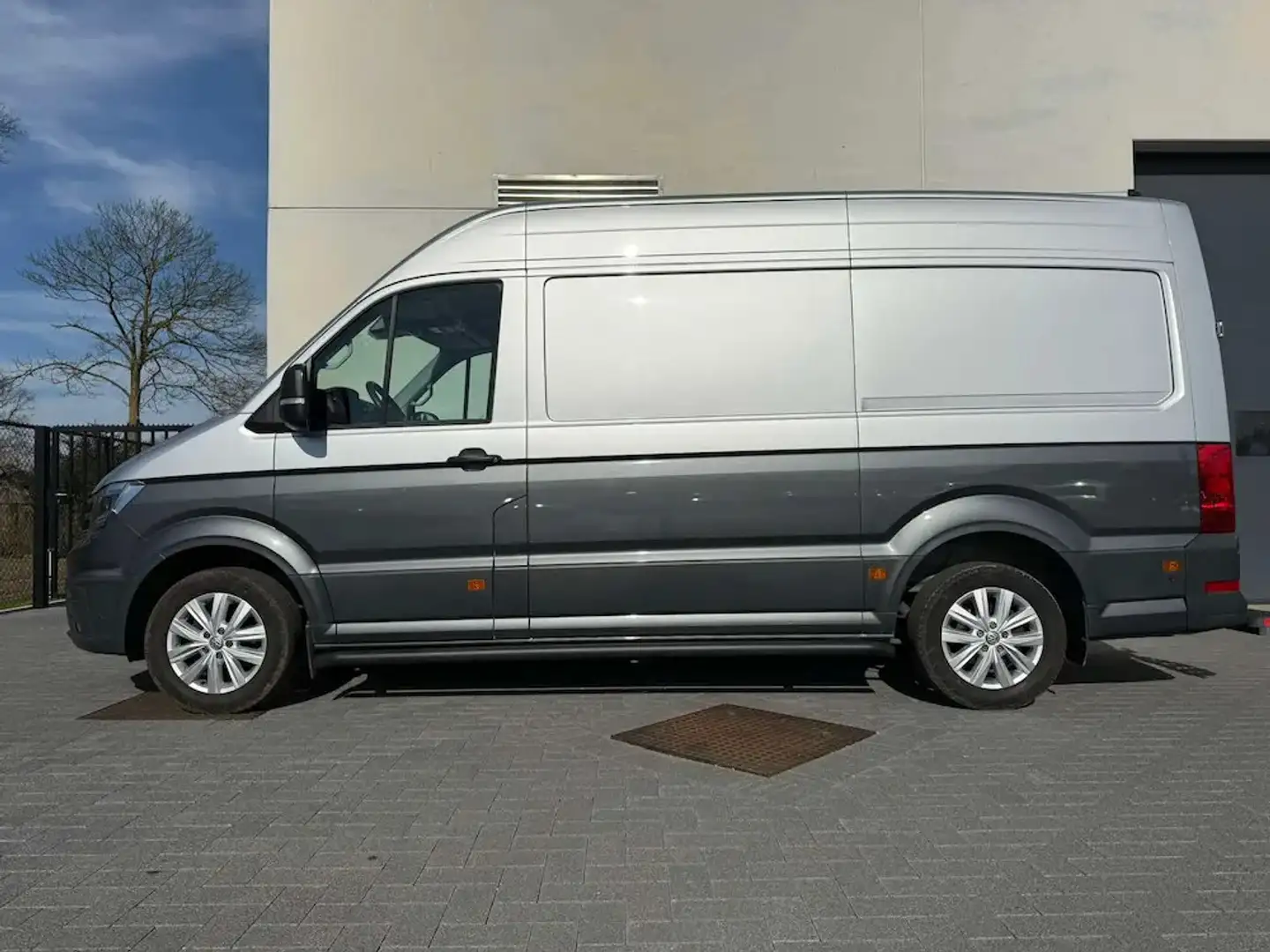 Volkswagen Crafter 35 BESTELWAGEN TRENDLINE L3H2 2.0TDI 177PK TREKHAA Grijs - 2
