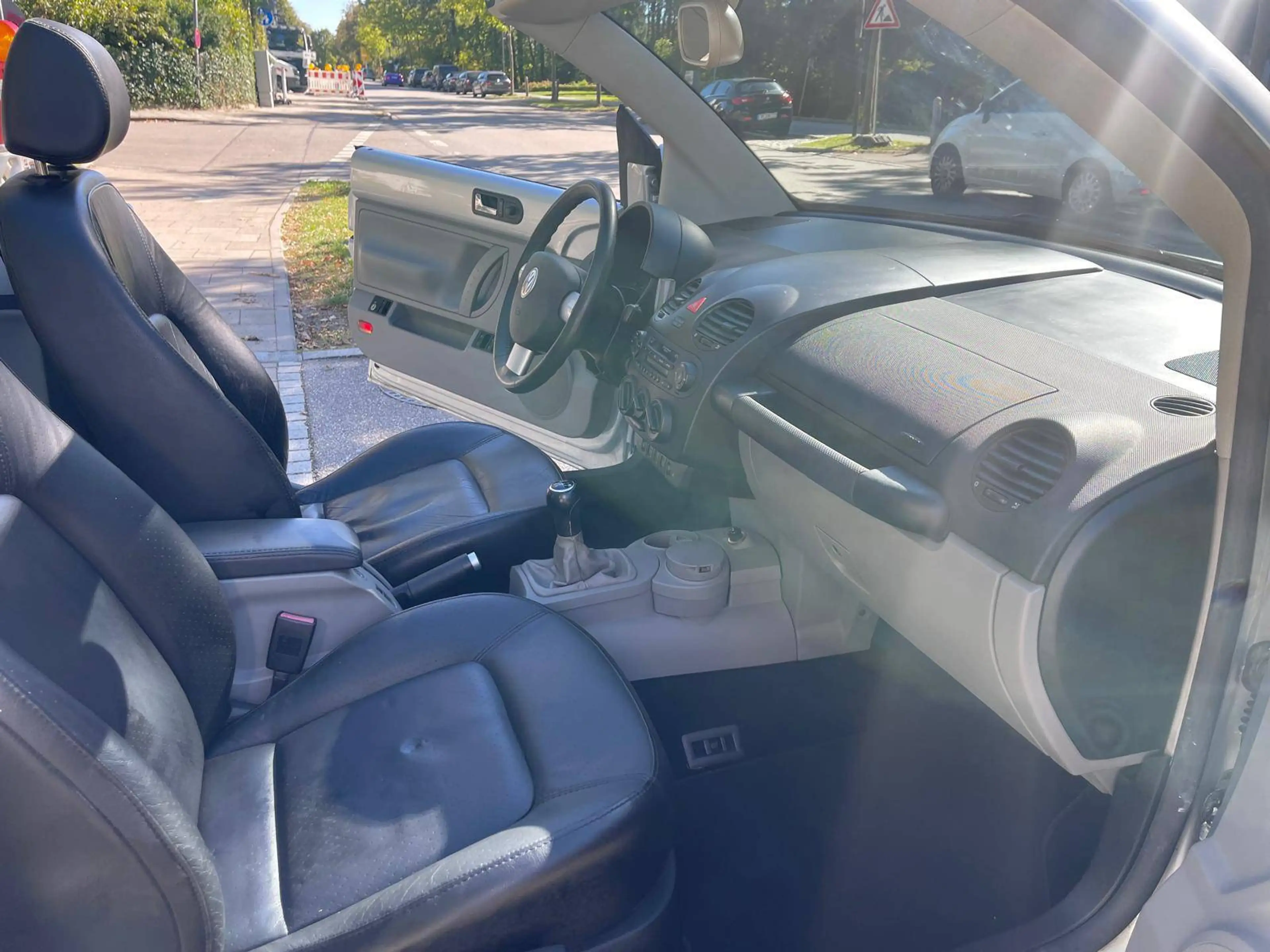 Volkswagen New Beetle 2.0 Highline — photo 14