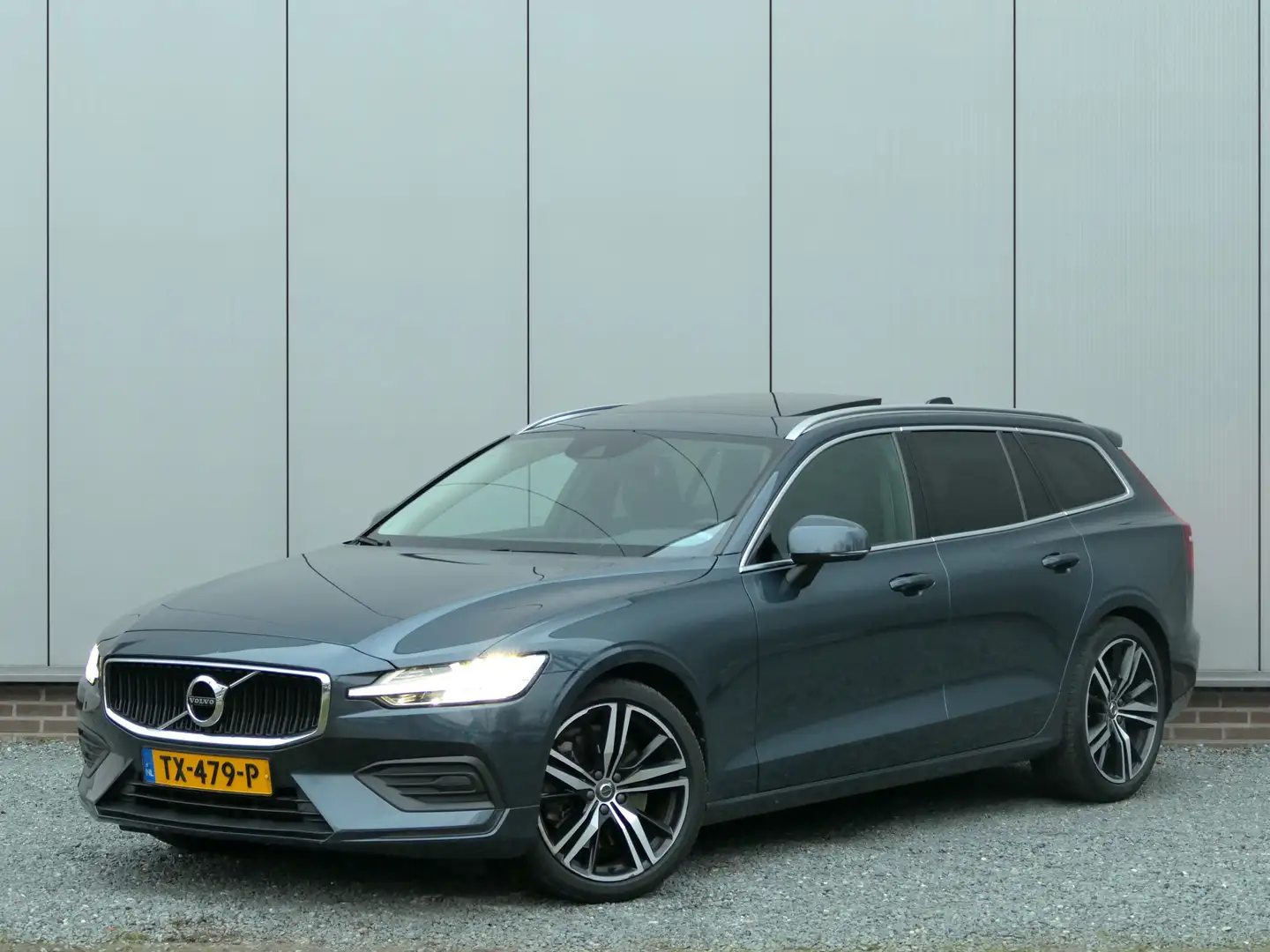 Volvo V60 T5 AUT Momentum 12 MND garantie / Panoramadak / Na Azul - 1