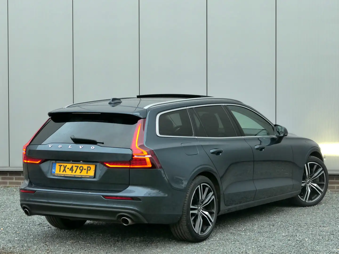 Volvo V60 T5 AUT Momentum 12 MND garantie / Panoramadak / Na Azul - 2
