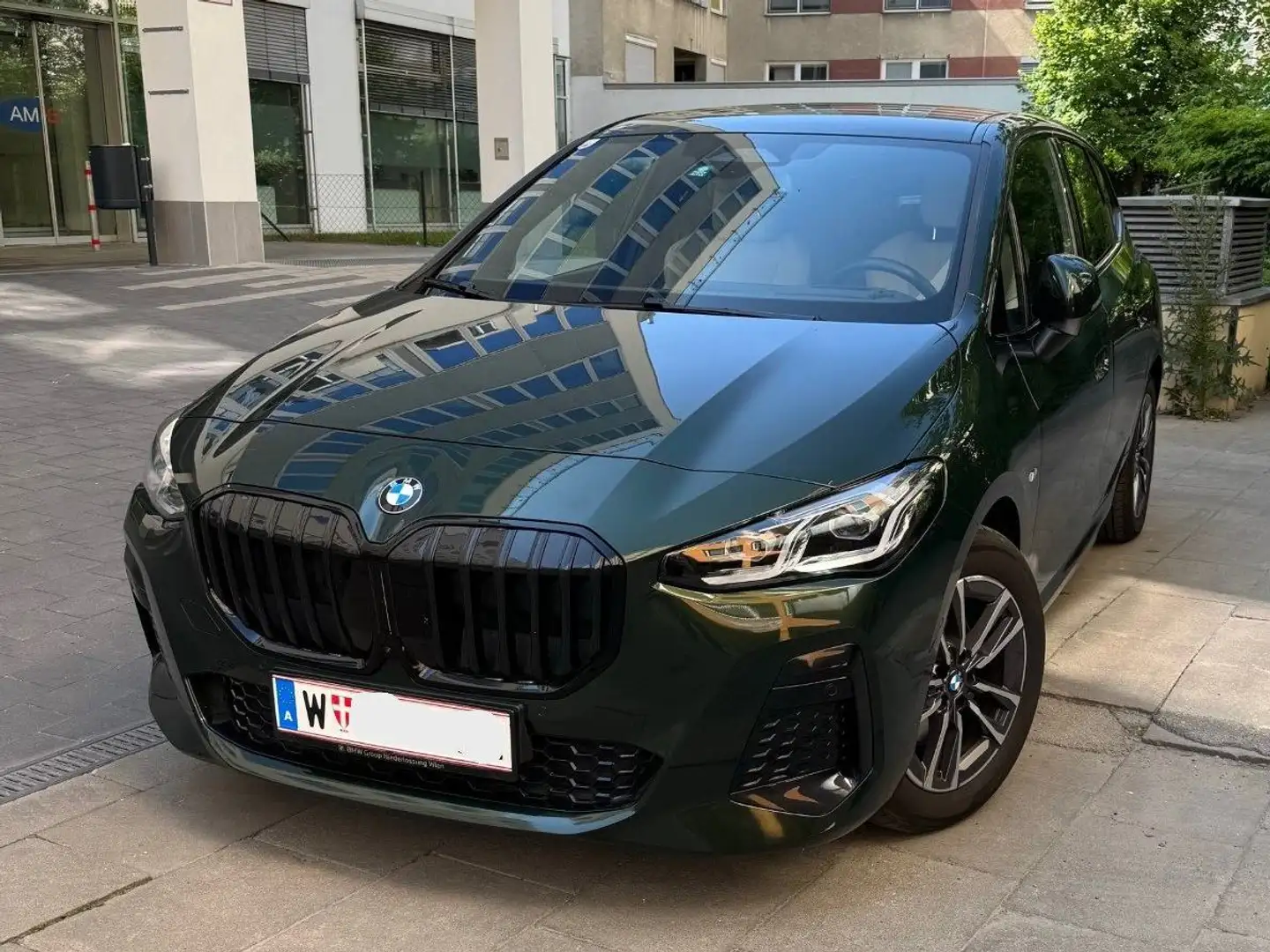 BMW 218 d Active Tourer B47 U06 M-Paket/360°Kamera Зелений - 1