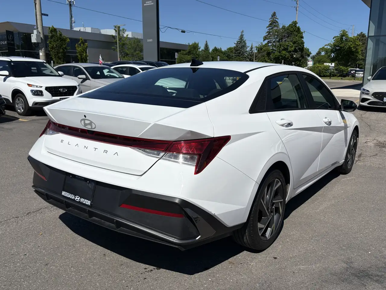 Hyundai ELANTRA снимка Hyundai ELANTRA