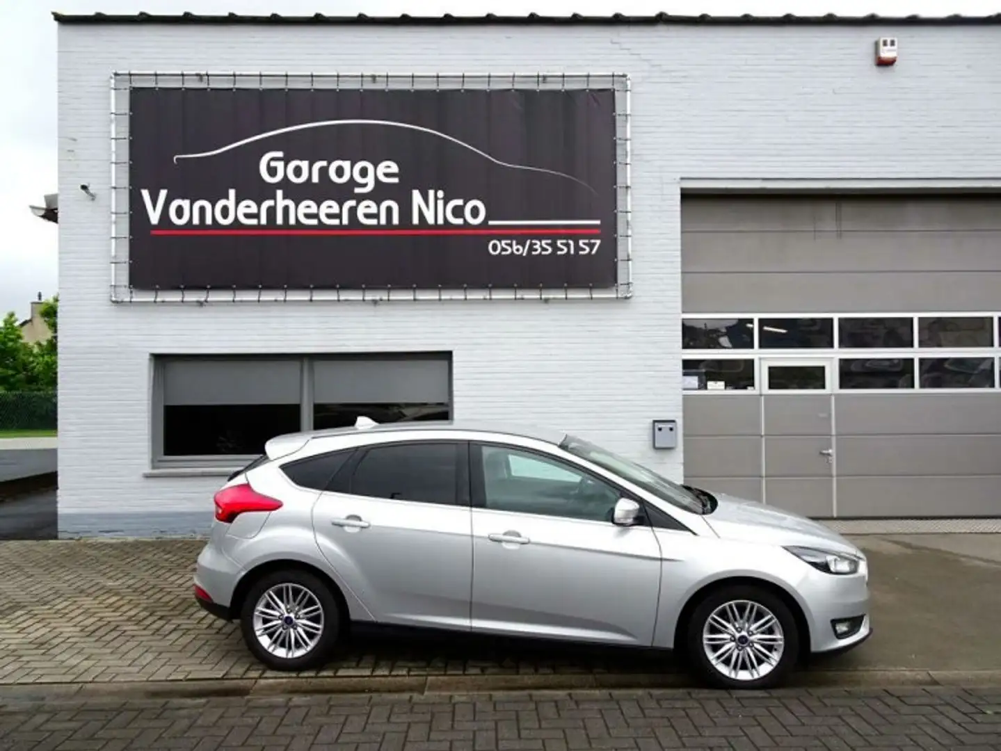 Ford Focus Focus 1.0 EcoBoost Start-Stopp-System COOL Grijs - 1