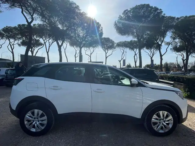 Peugeot 3008 view 5