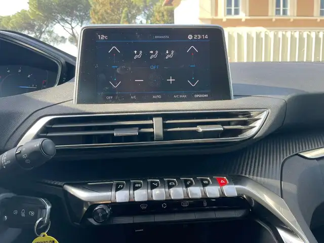 Peugeot 3008 view 12
