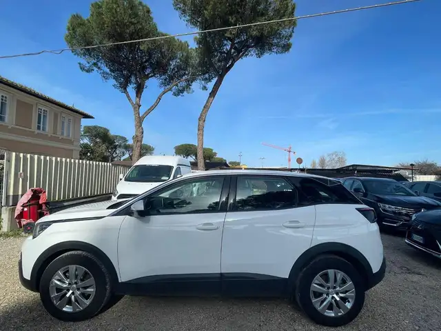Peugeot 3008 view 6