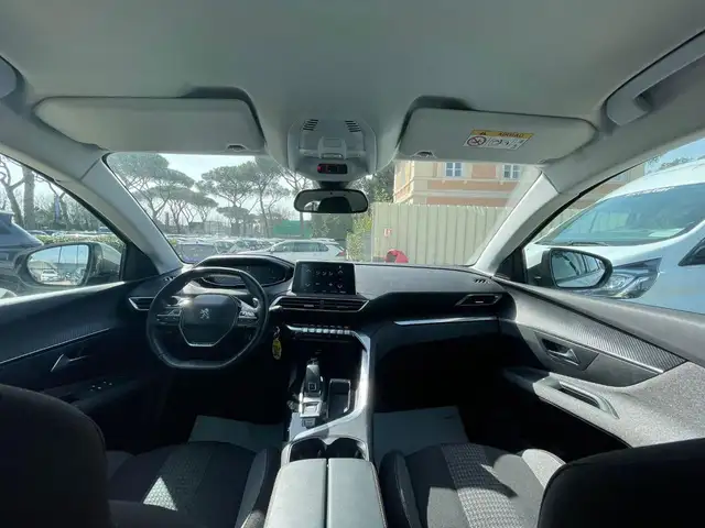 Peugeot 3008 view 7