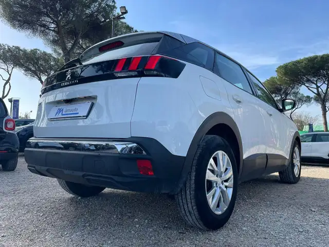 Peugeot 3008 view 4