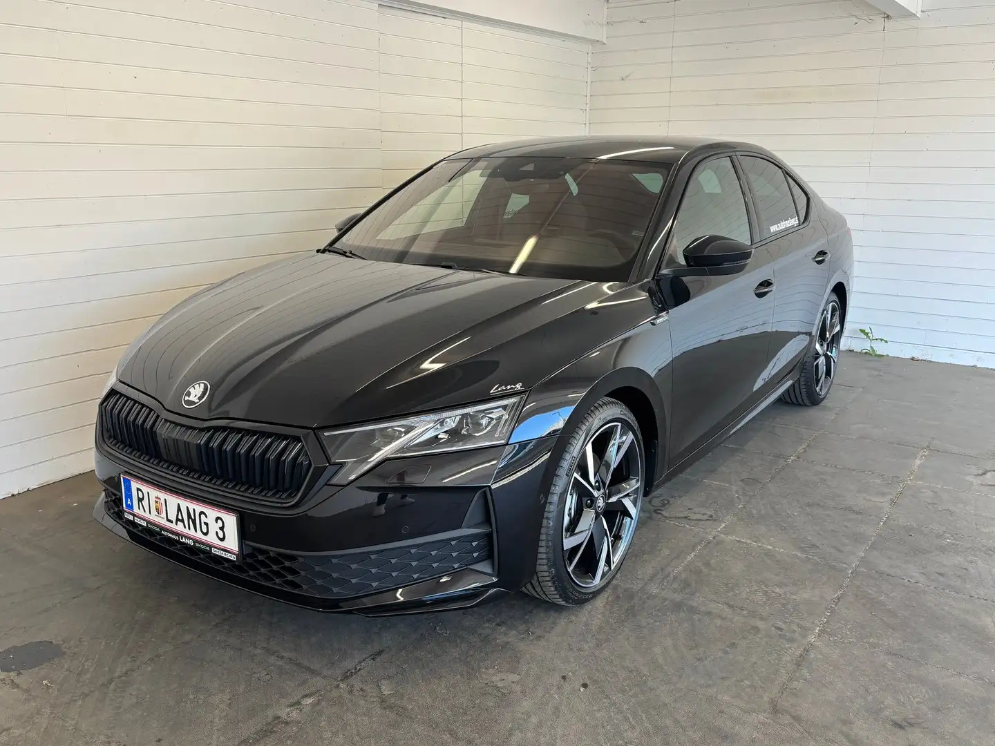 Skoda Octavia Sportline TSI mHEV DSG Schwarz - 1