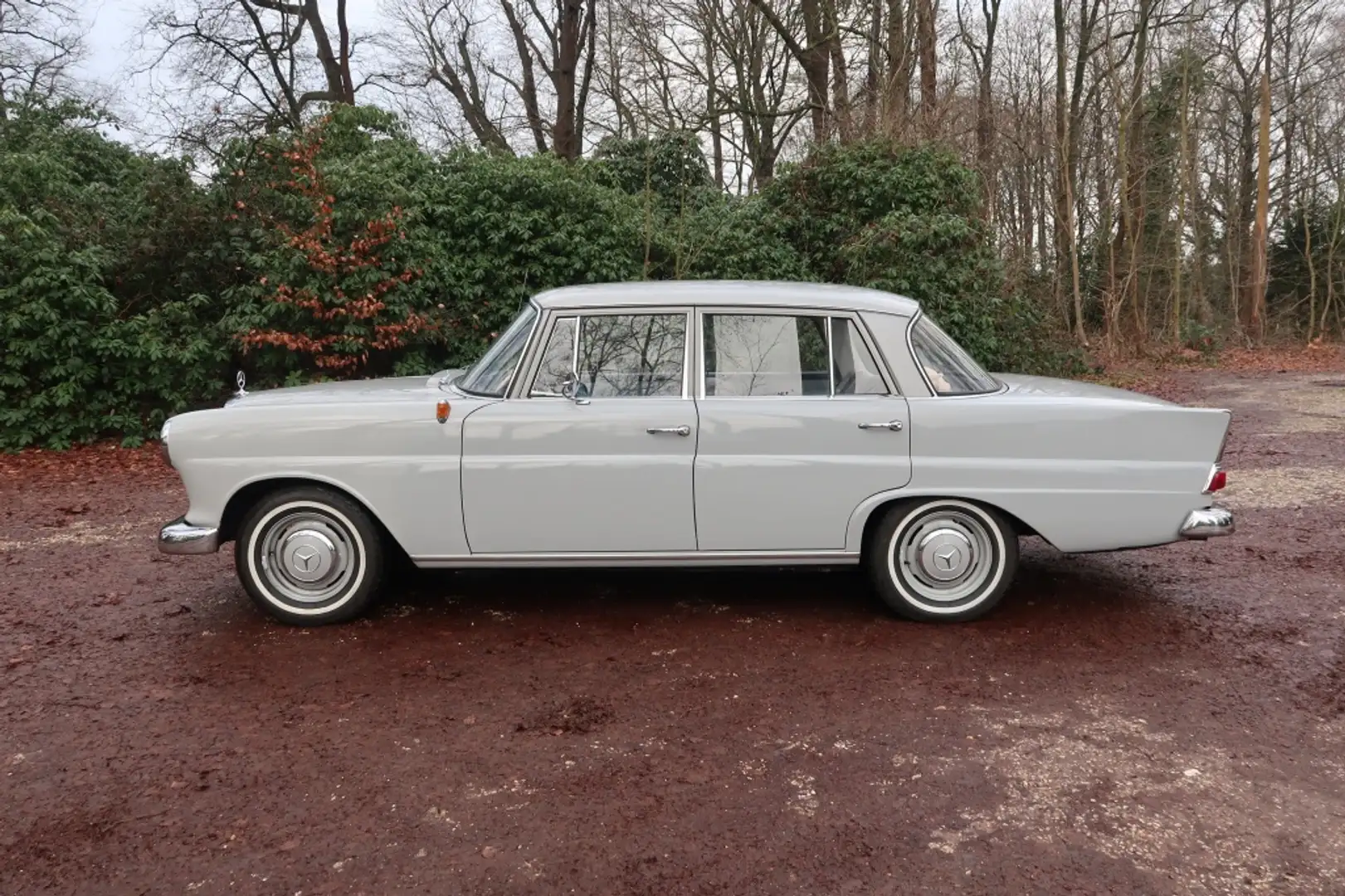 Mercedes-Benz 190 c C Limousine (W110) Grau - 2