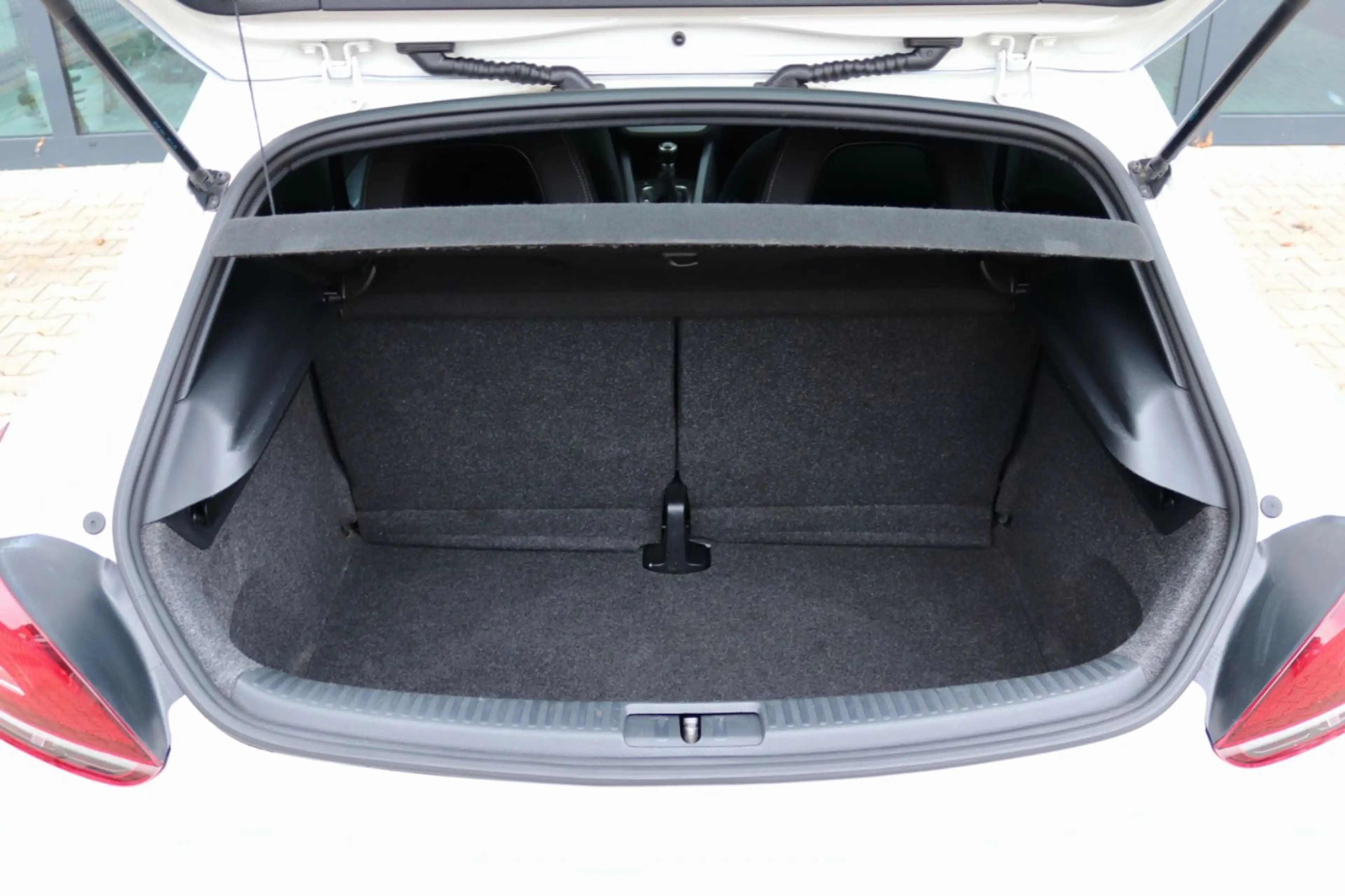 Volkswagen Scirocco R-Line Klima SHZ 19" Sport-Fahrwerk — photo 7