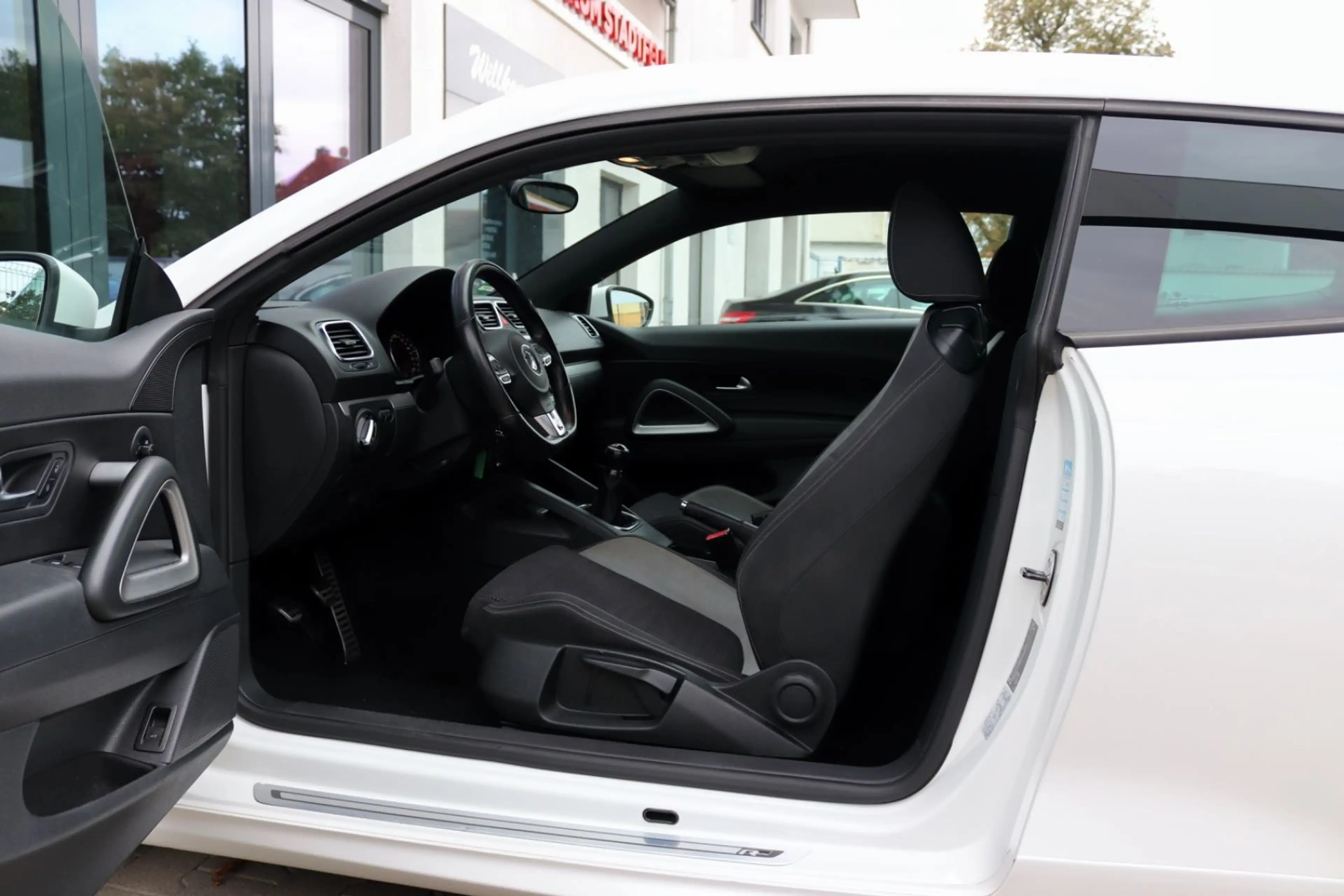Volkswagen Scirocco R-Line Klima SHZ 19" Sport-Fahrwerk — photo 13