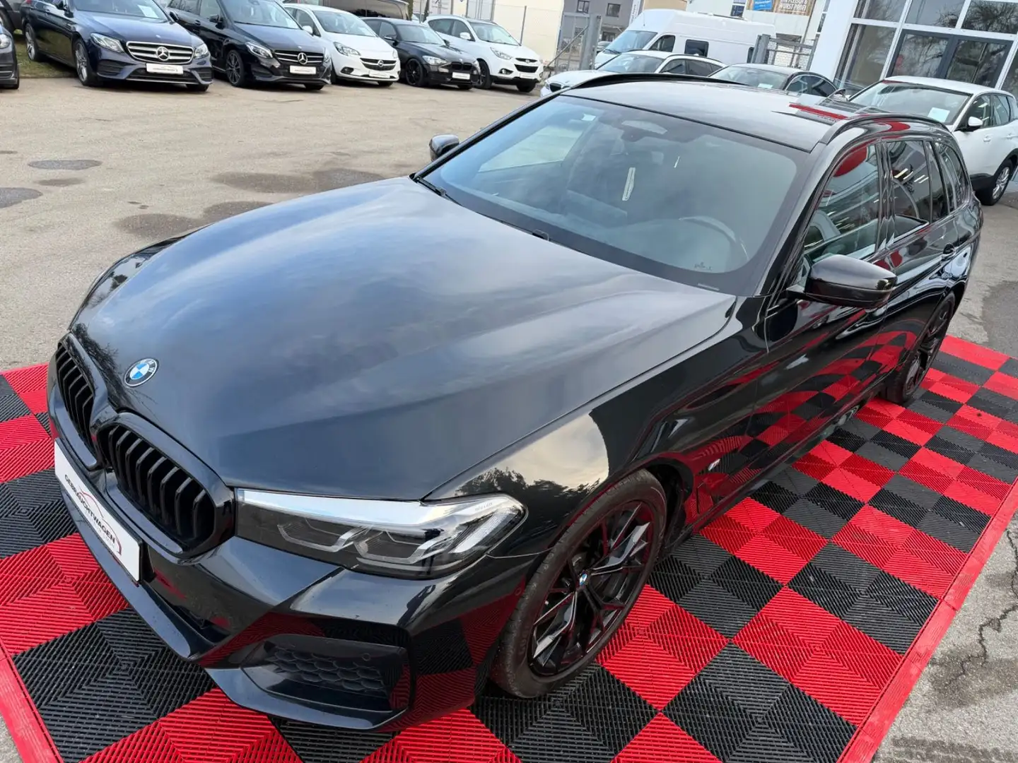 BMW 530 d Touring xDrive M Sport*LED*AHK* Schwarz - 2