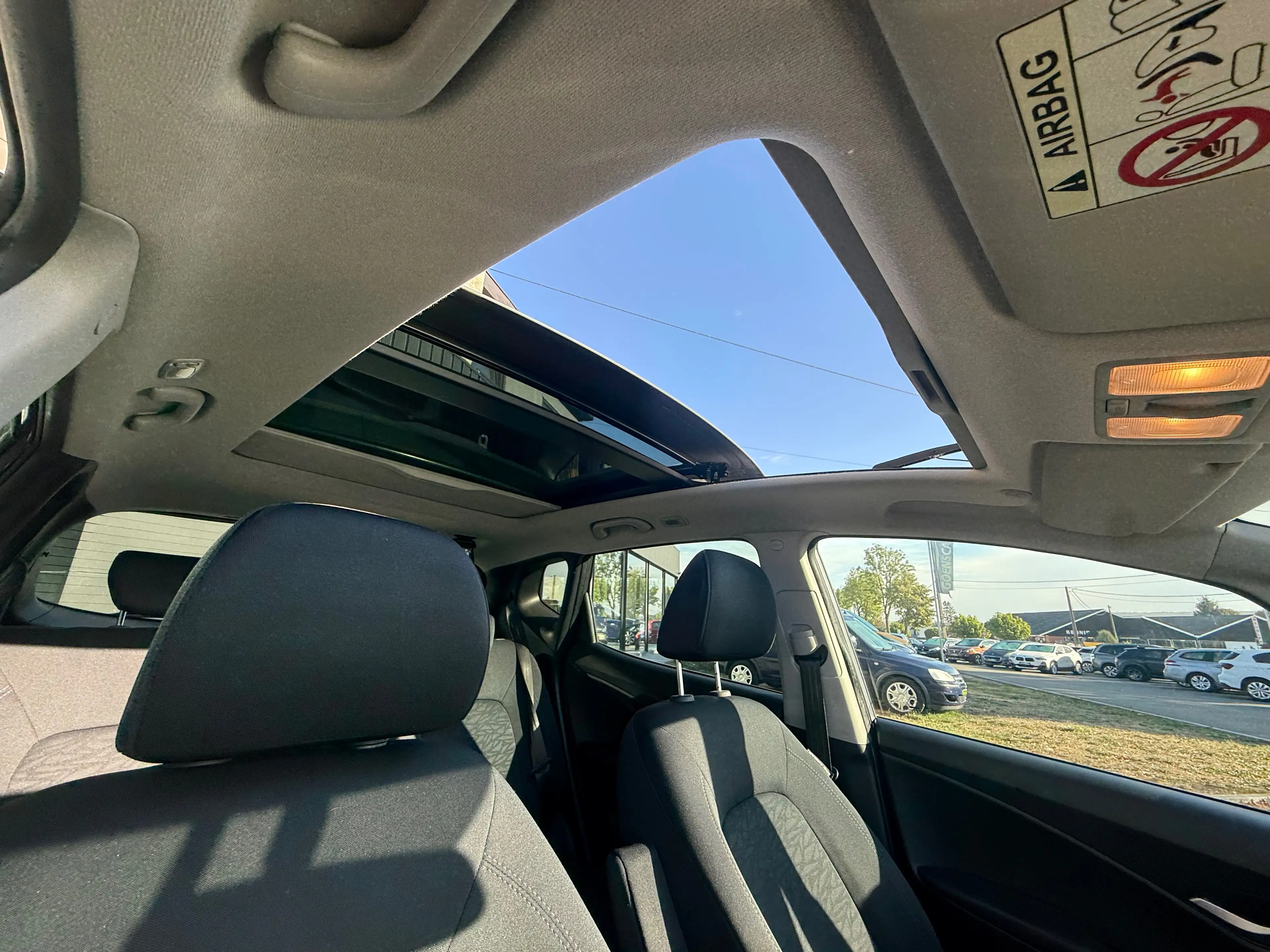 Hyundai iX20 iX20 1.6CRDi RADARS,CAMÉRA,SIÈGES CHAUFFANTS,VOLANT CHAUFFANT,CRUISE,CLIM,TOIT PANO… — photo 9