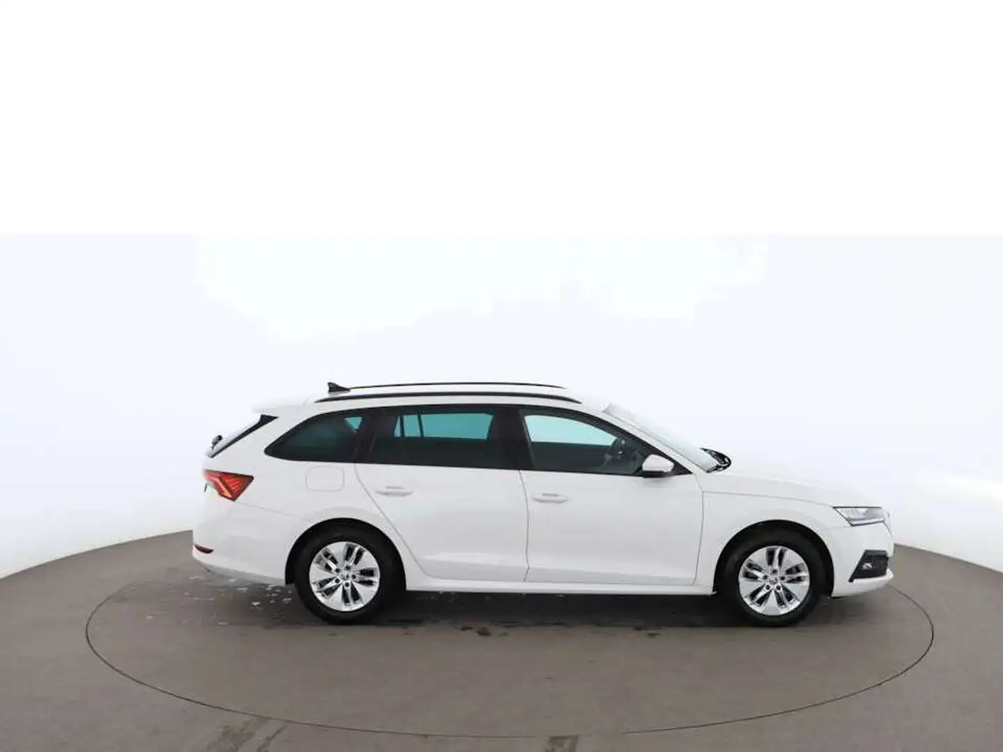 Skoda Octavia Combi 2.0 TDI Ambition Aut LED RADAR NAV Weiß - 2