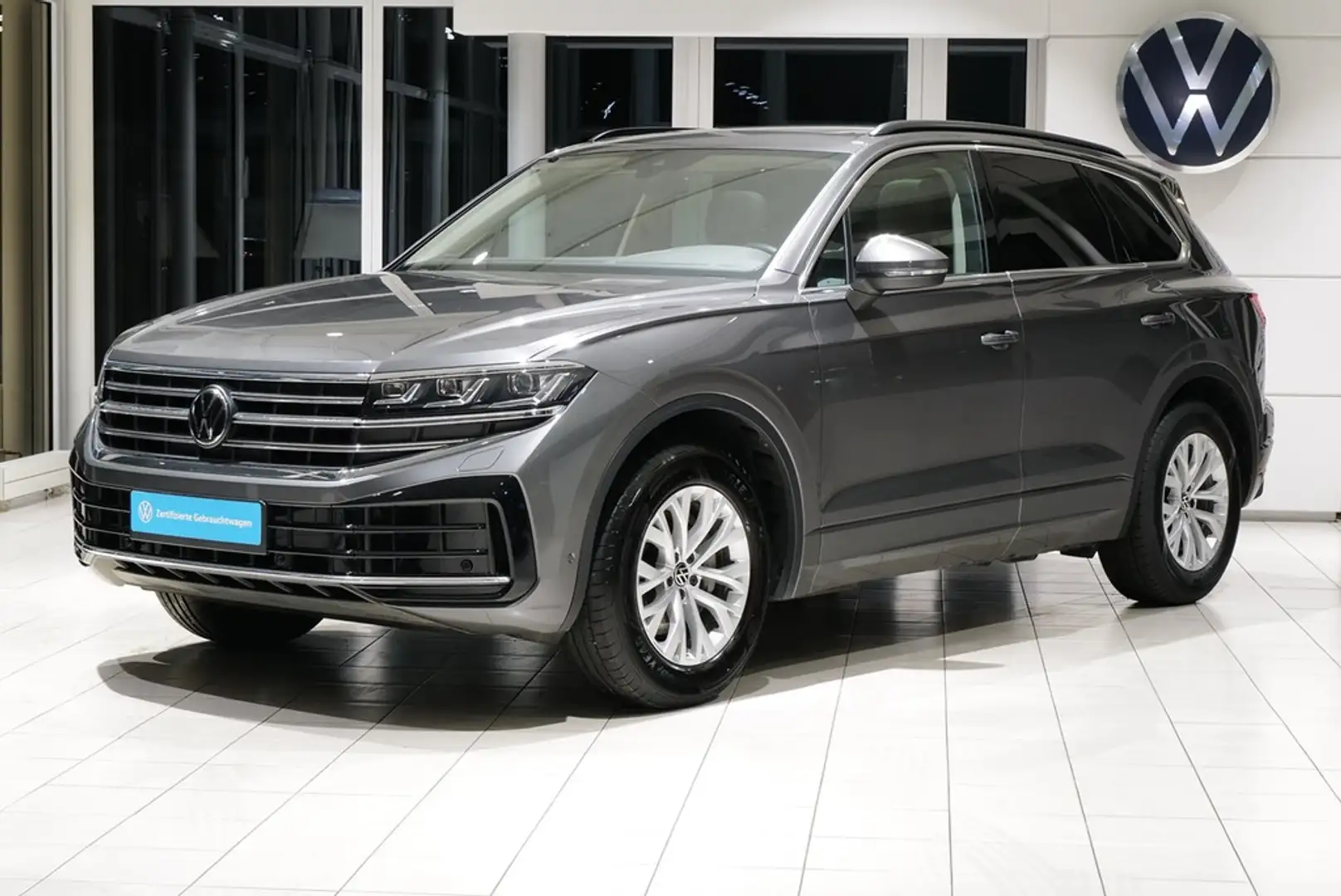Volkswagen Touareg 3.0TDI Elegance Allradlenkung Pano Stdhz Luft Rkam Grau - 2
