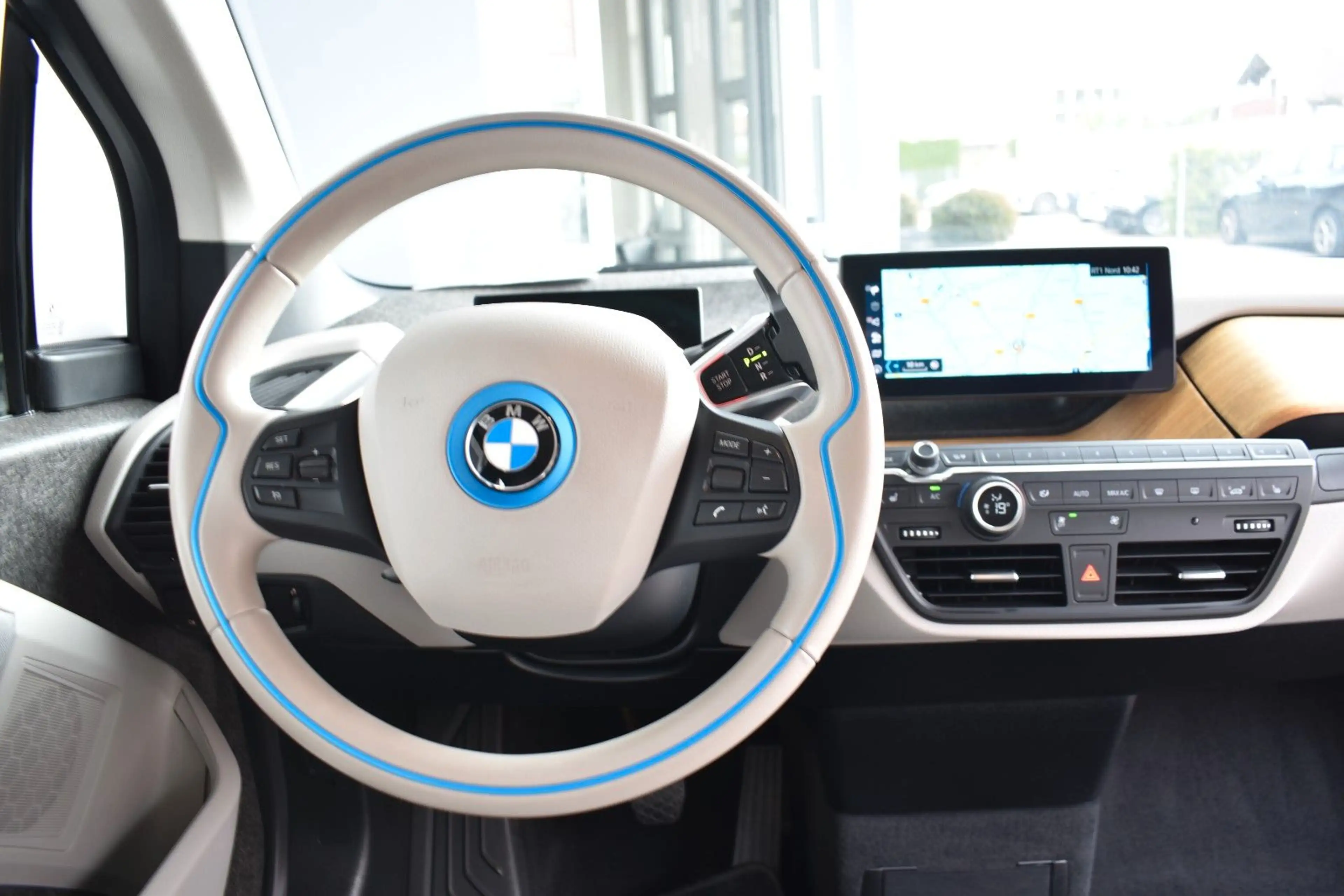 BMW i3 s (120 Ah) Navi Prof Kamera Teilleder PDC — photo 12