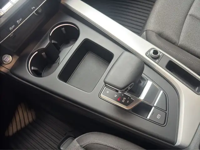 Audi A4 view 11