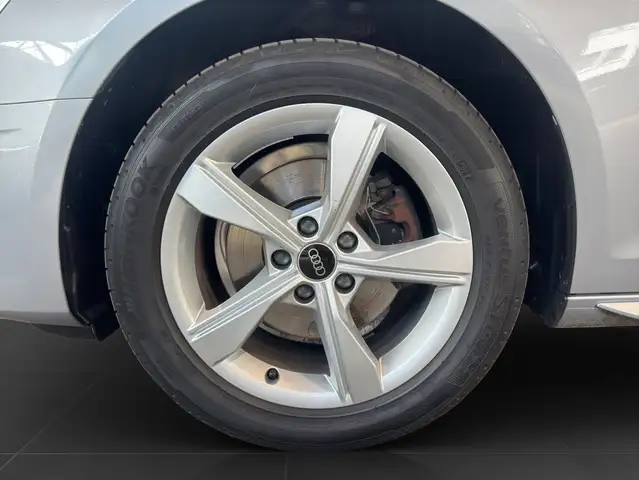 Audi A4 view 7