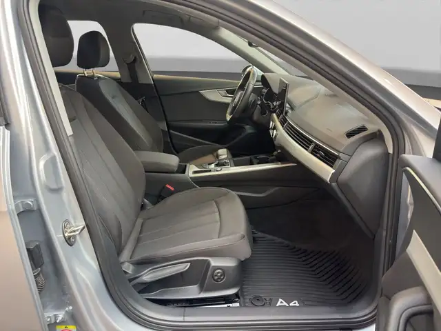 Audi A4 view 4