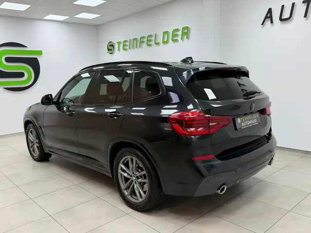 BMW X3 view 5