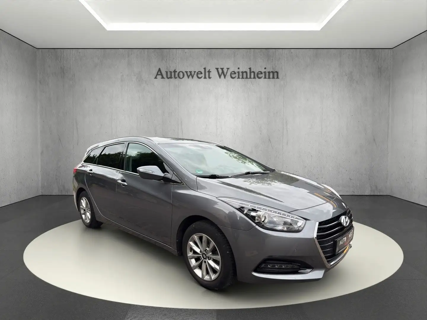 Hyundai i40 °CW°BLUE°TREND°NAVI°MEMORY°KAM°SHZ°TEMPOMAT° Modrá - 1
