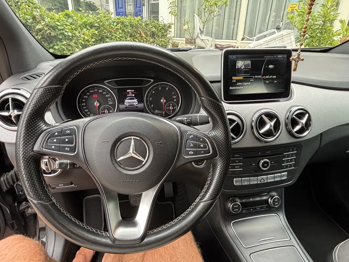 Mercedes-Benz B 200 Prestige Black - 1