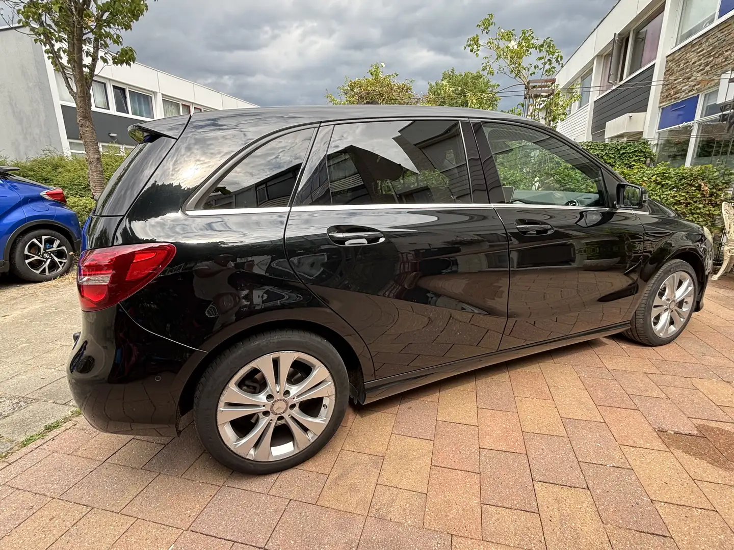 Mercedes-Benz B 200 Prestige Black - 2