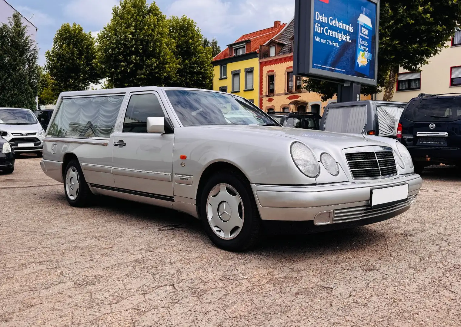 Mercedes-Benz 200 E 1.Hand Bestattungswagen Leichenwagen Gris - 1