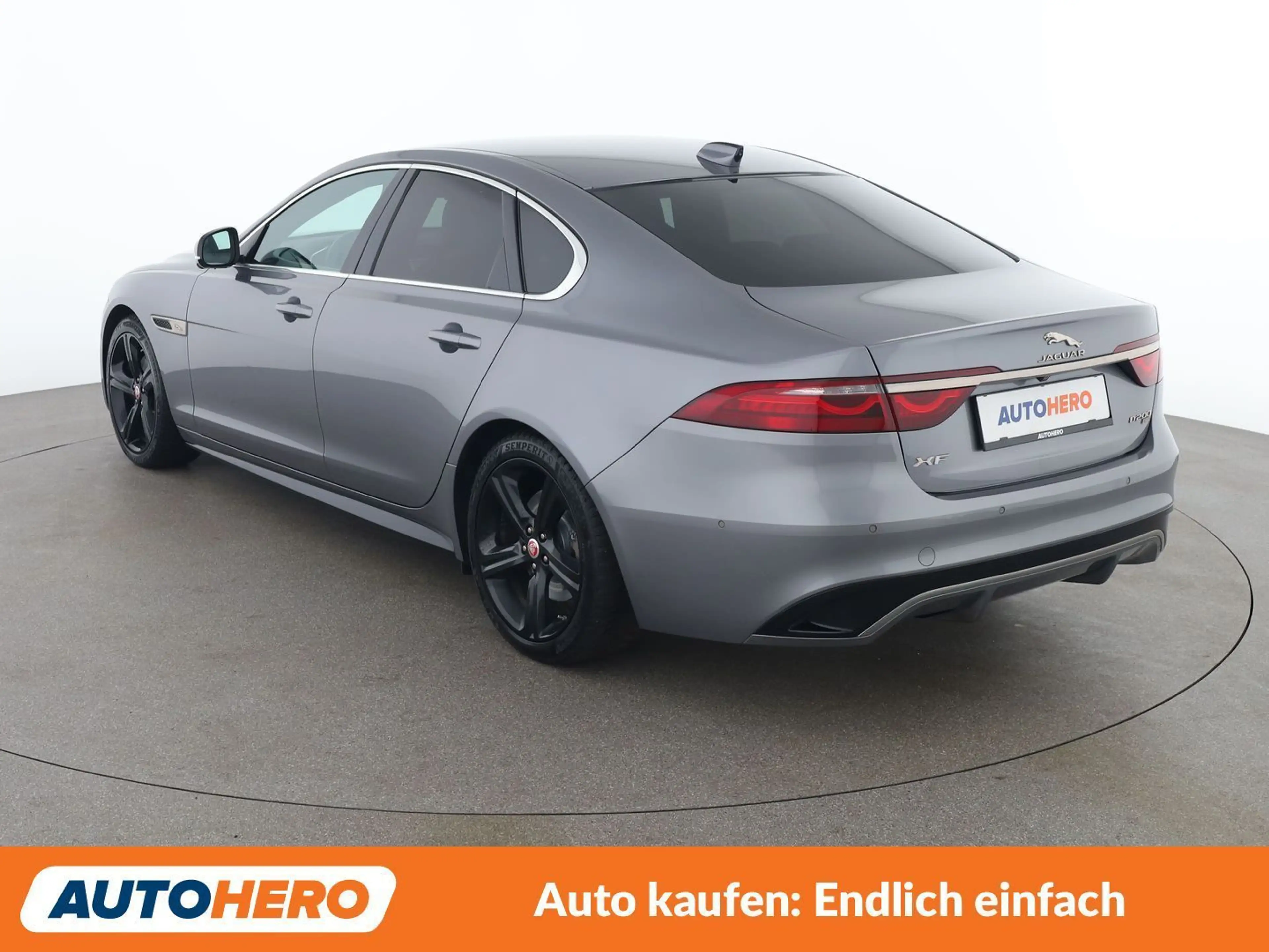 Jaguar XF D200 Mild-Hybrid R-Dynamic SE AWD — photo 4