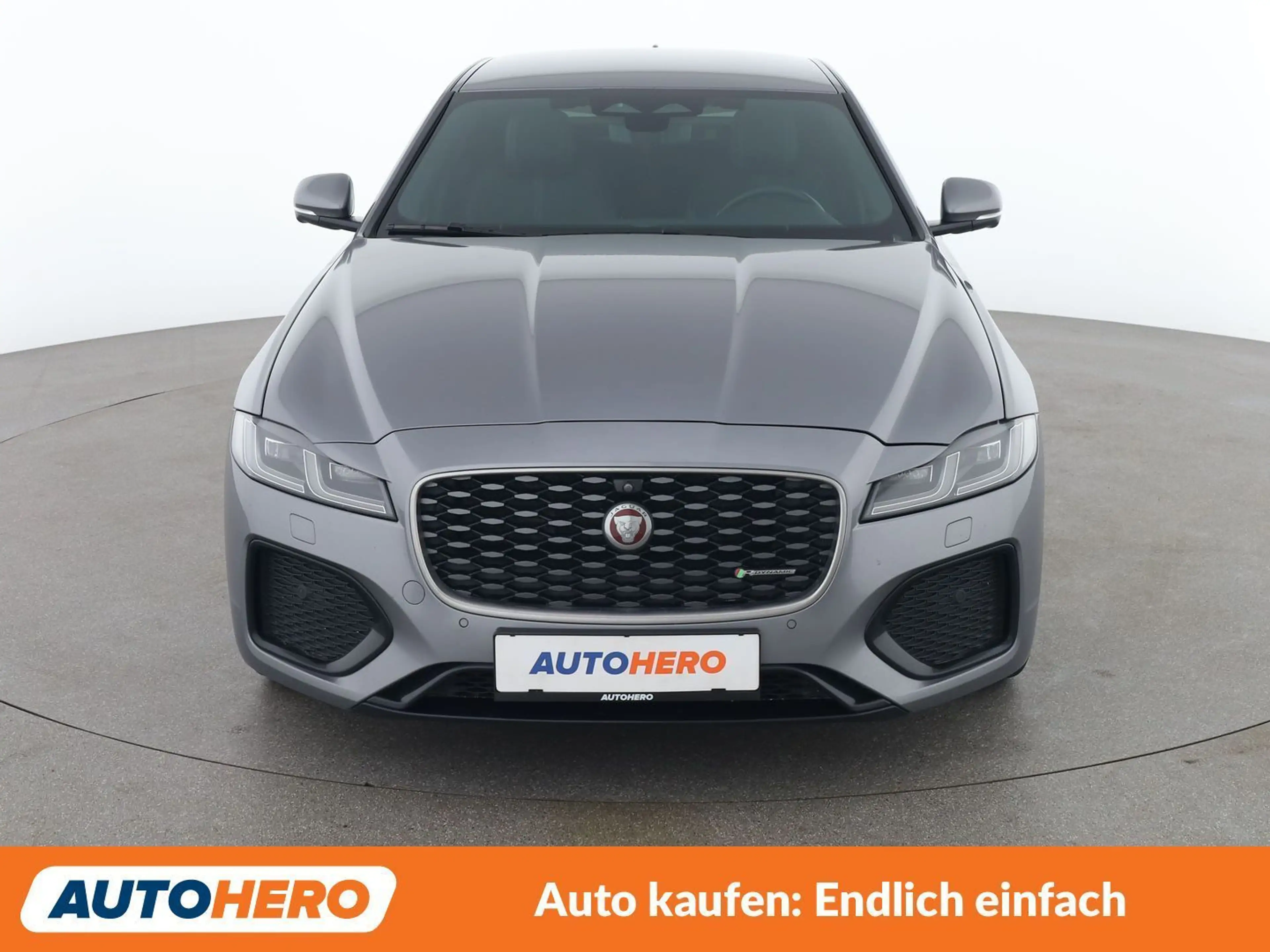 Jaguar XF D200 Mild-Hybrid R-Dynamic SE AWD — photo 9