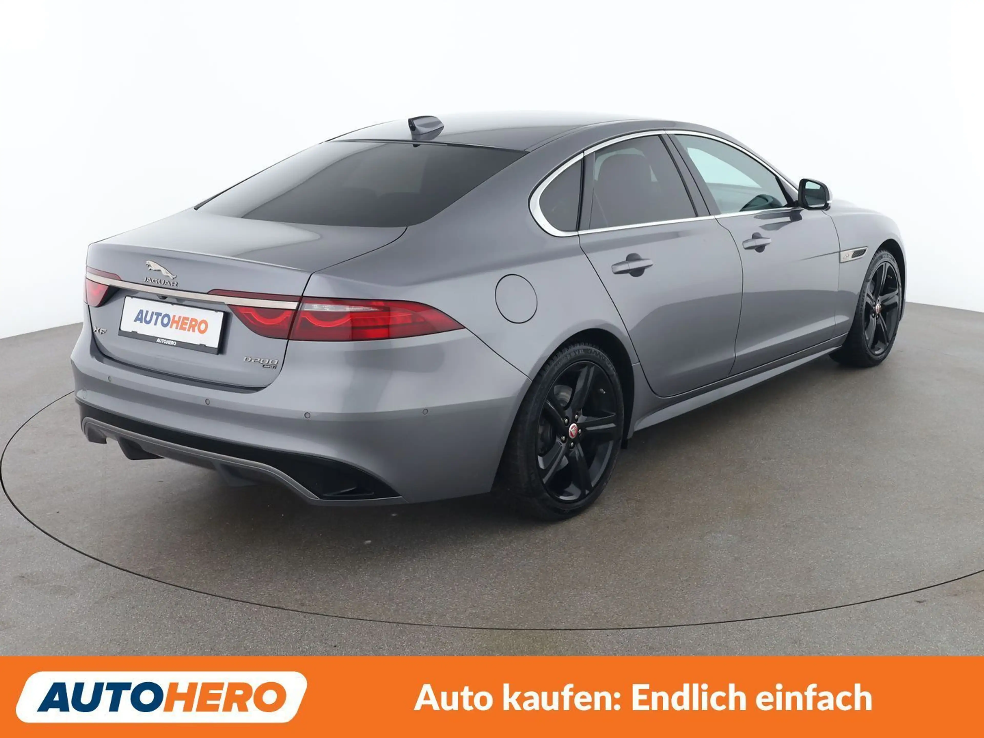 Jaguar XF D200 Mild-Hybrid R-Dynamic SE AWD — photo 6