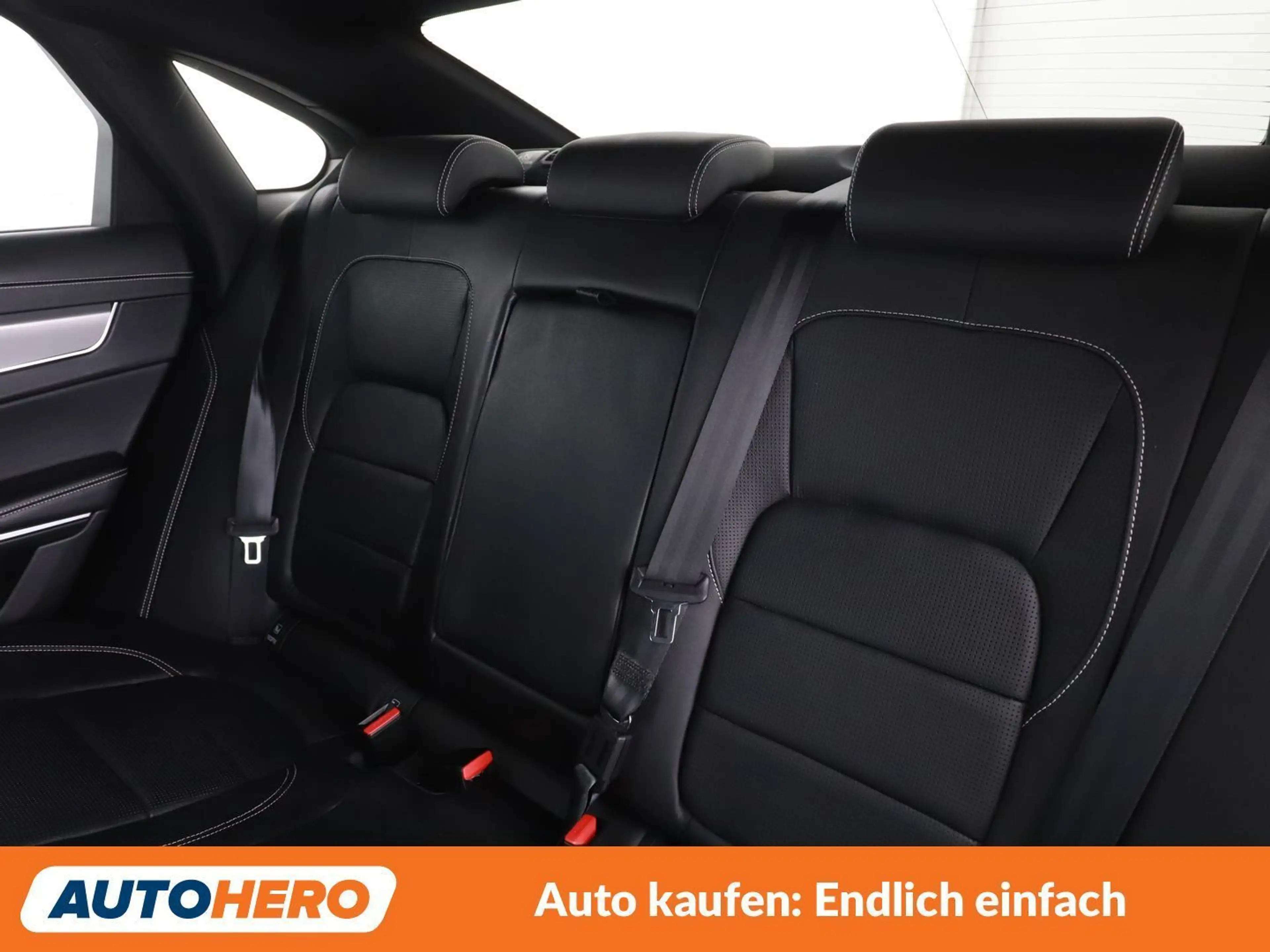 Jaguar XF D200 Mild-Hybrid R-Dynamic SE AWD — photo 14