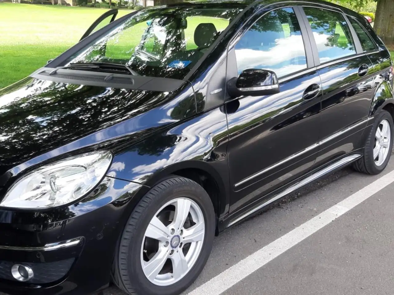 Mercedes-Benz B 180