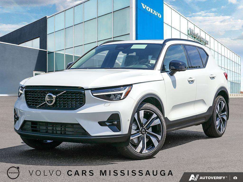 2026 Volvo XC40 B5 AWD Plus Dark Theme