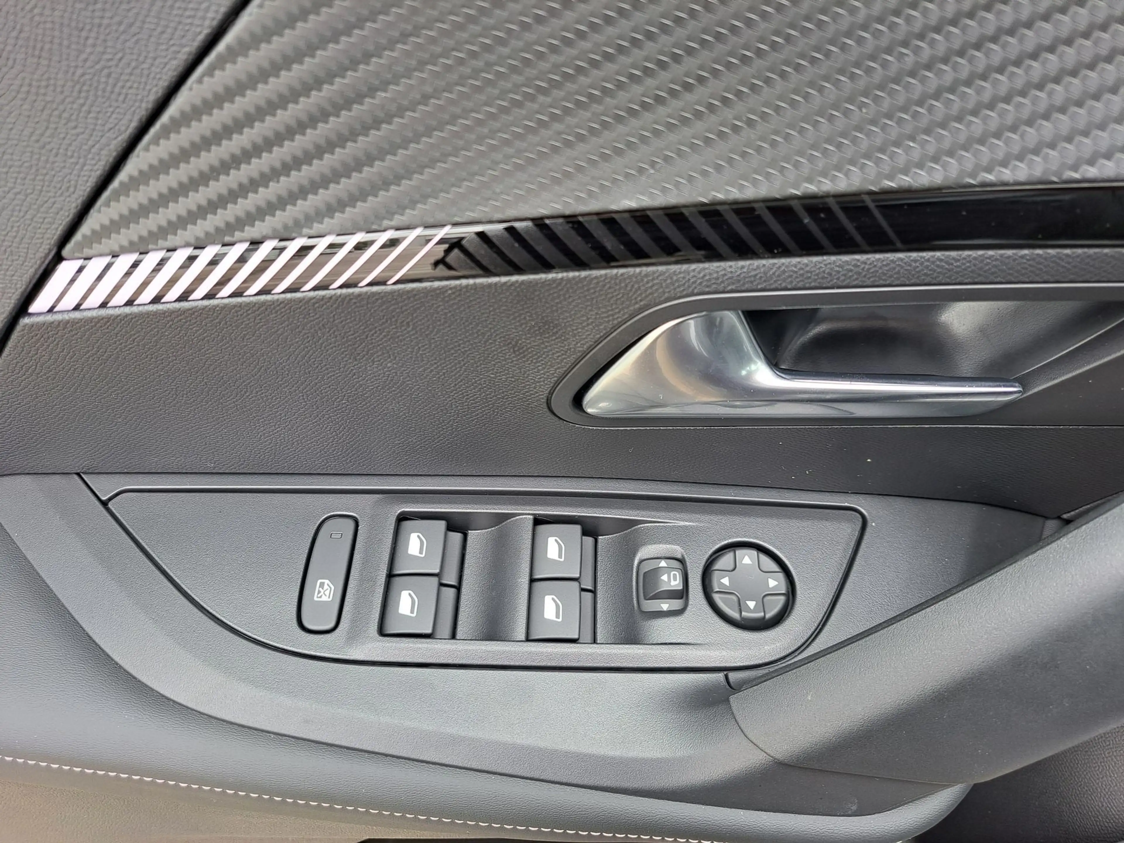 Peugeot 2008 2008 TURBO 100 ALLURE — photo 13
