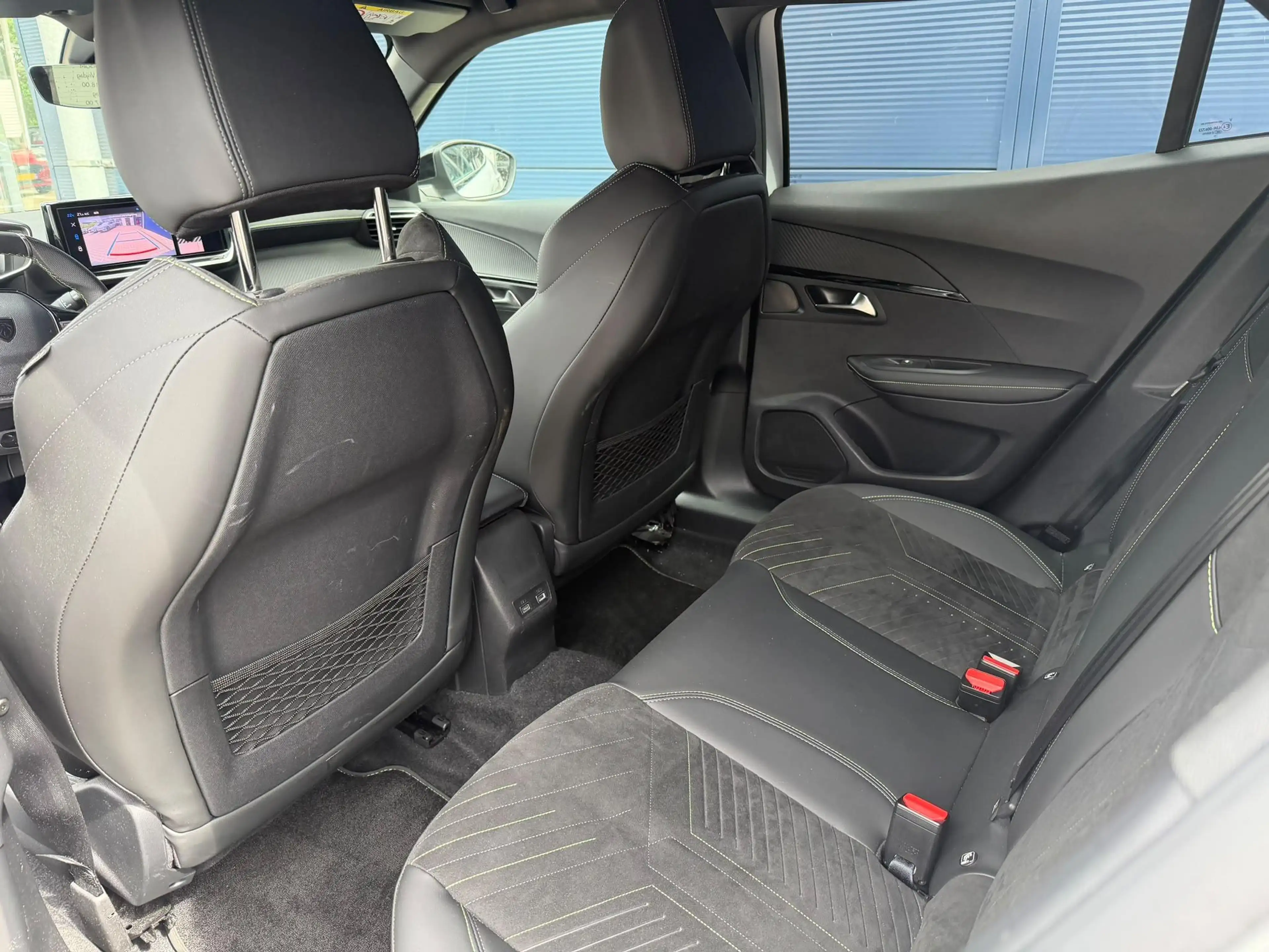 Peugeot e-2008 EV GT First Edition 54 kWh | Navigatie | Apple Car — photo 12