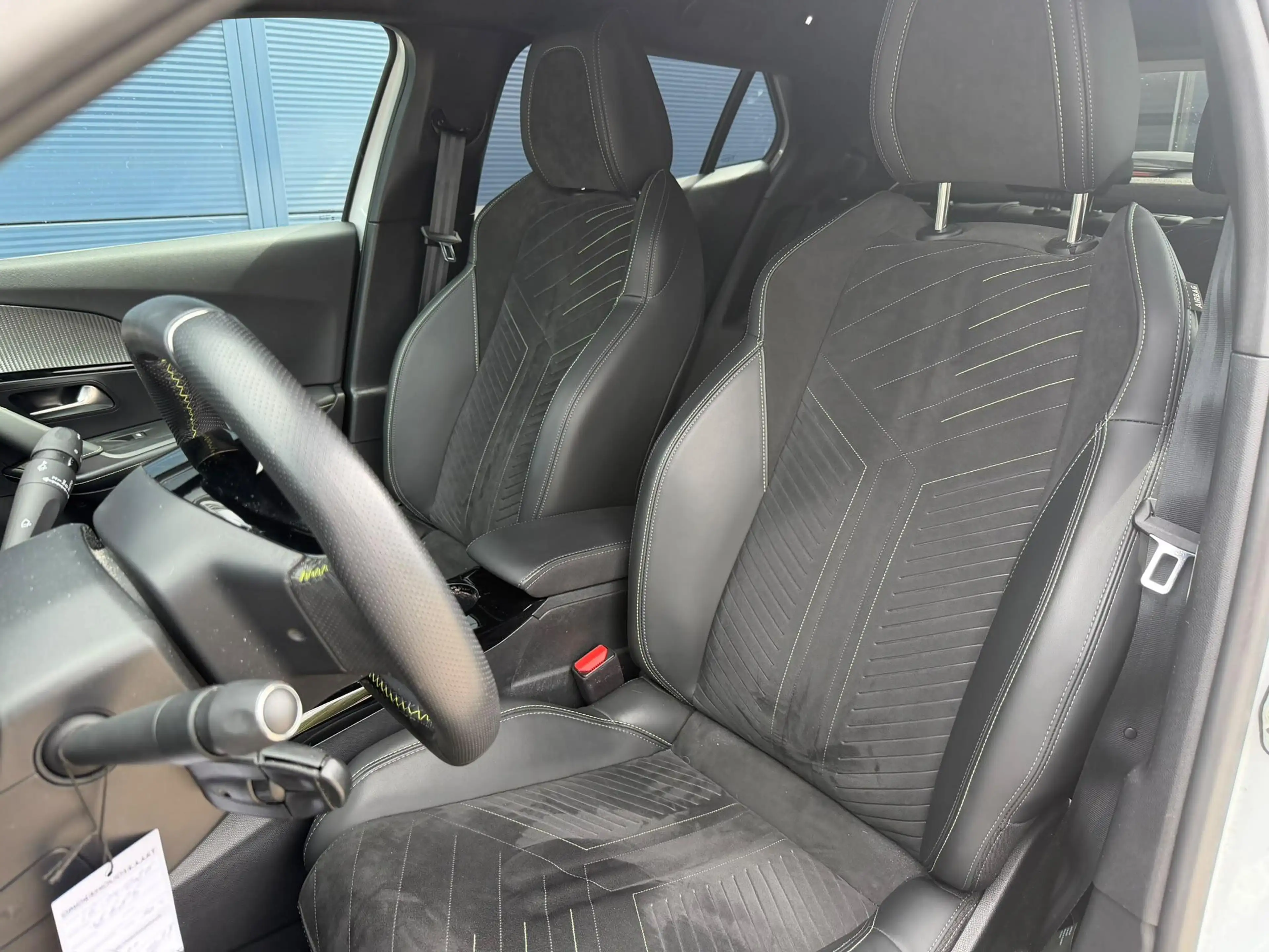 Peugeot e-2008 EV GT First Edition 54 kWh | Navigatie | Apple Car — photo 13