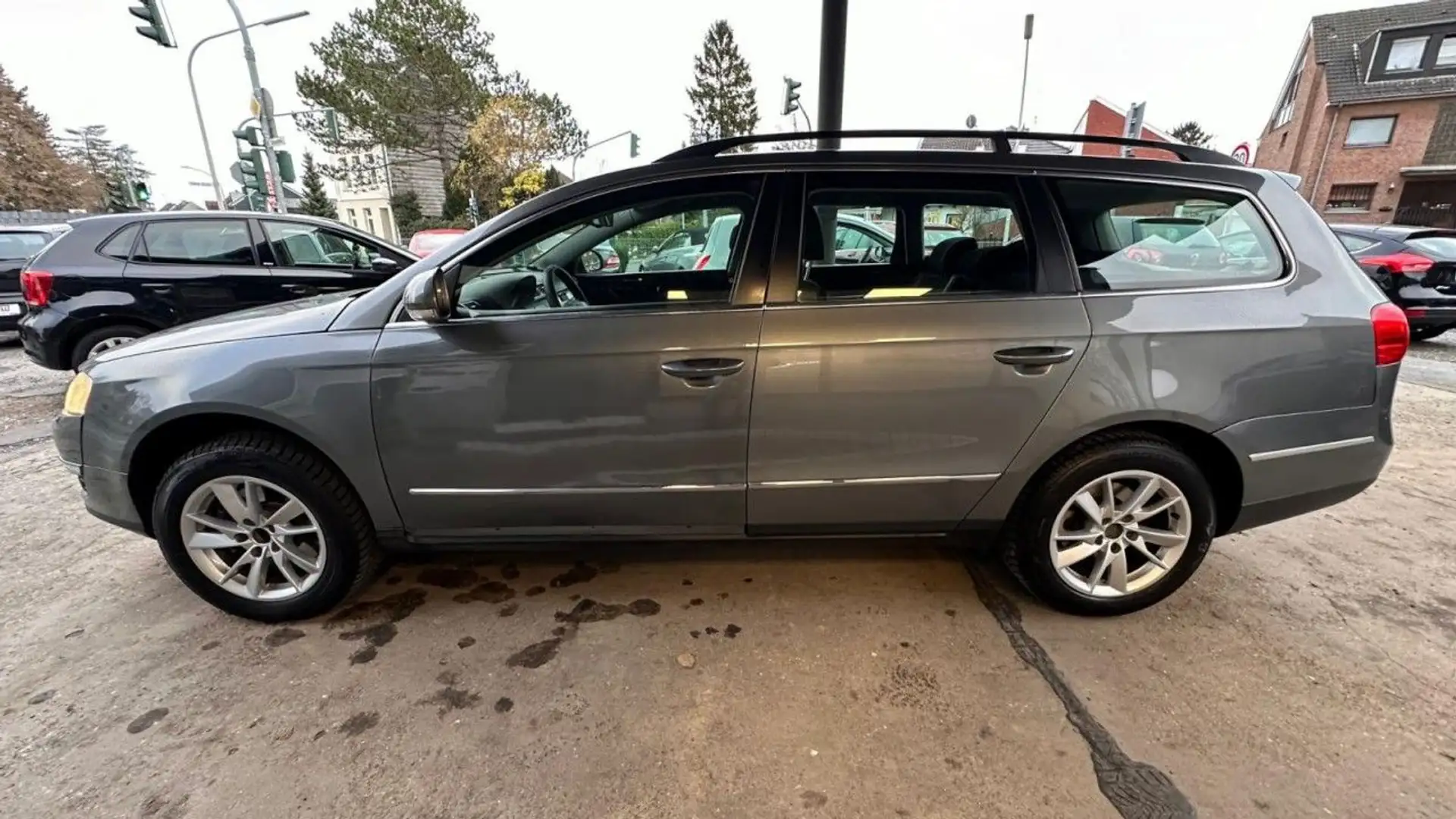 Volkswagen Passat Variant Comfortline*Navi*Klima*Ahk*Pdc* Grau - 2