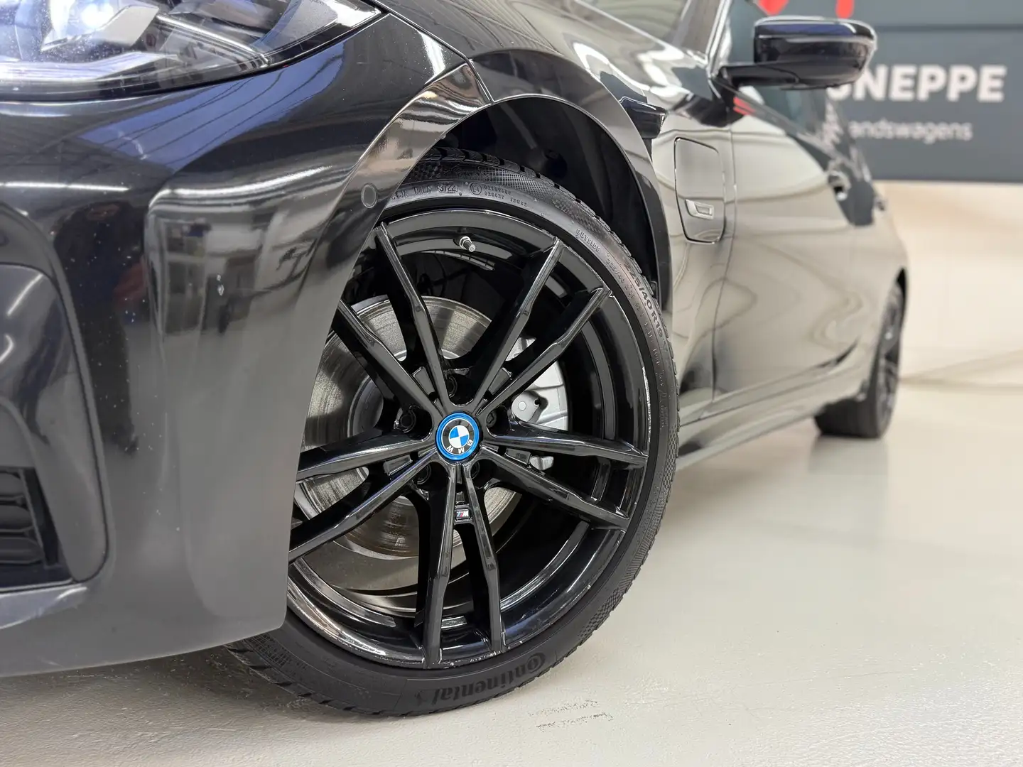 BMW 320 320e Aut. M Sportpakket/Led/M Shadowline/Enz.. Schwarz - 2