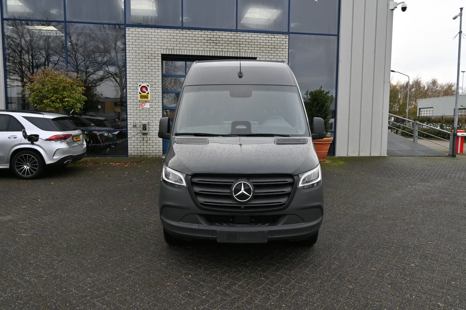 Mercedes-Benz 320 eSprinter L2H2 Select 81kWh Reikwijdte 257km volge Šedá - 2