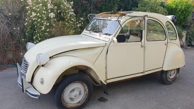 Citroen 2CV 6 Special de 1ère main à restaurer
