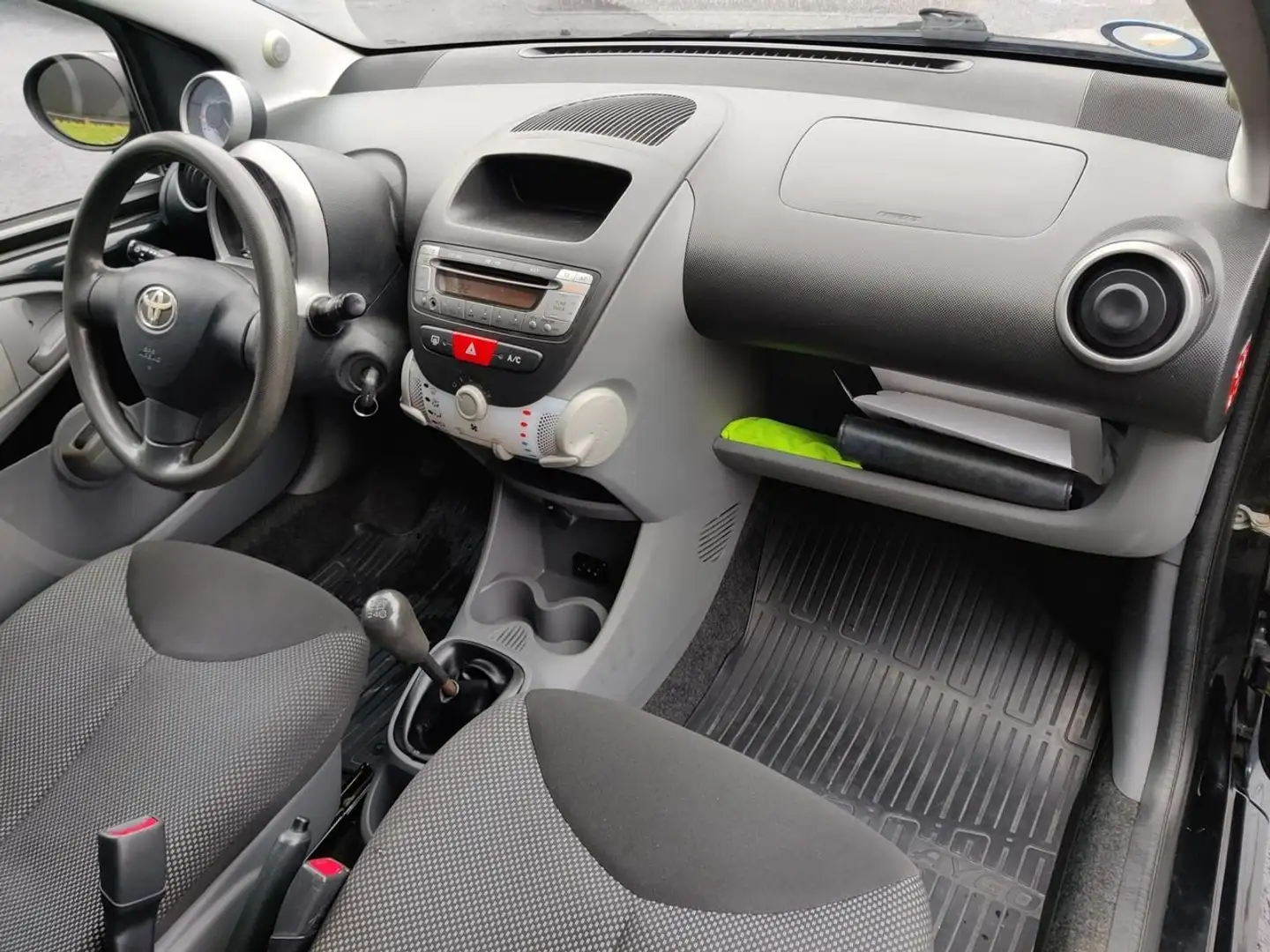 Toyota Belta Aygo 5p 1.0 Now Connect Czarny - 2