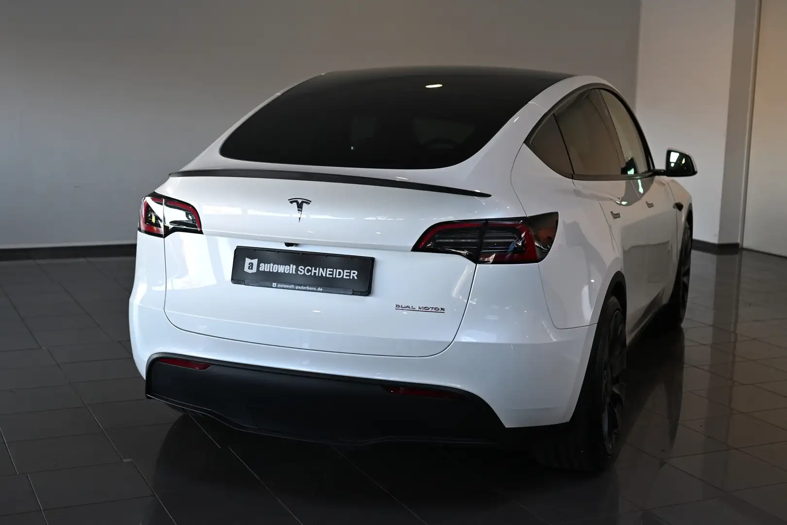 Tesla Model Y Performance Dual AWD Pano 21 Weiß - 2