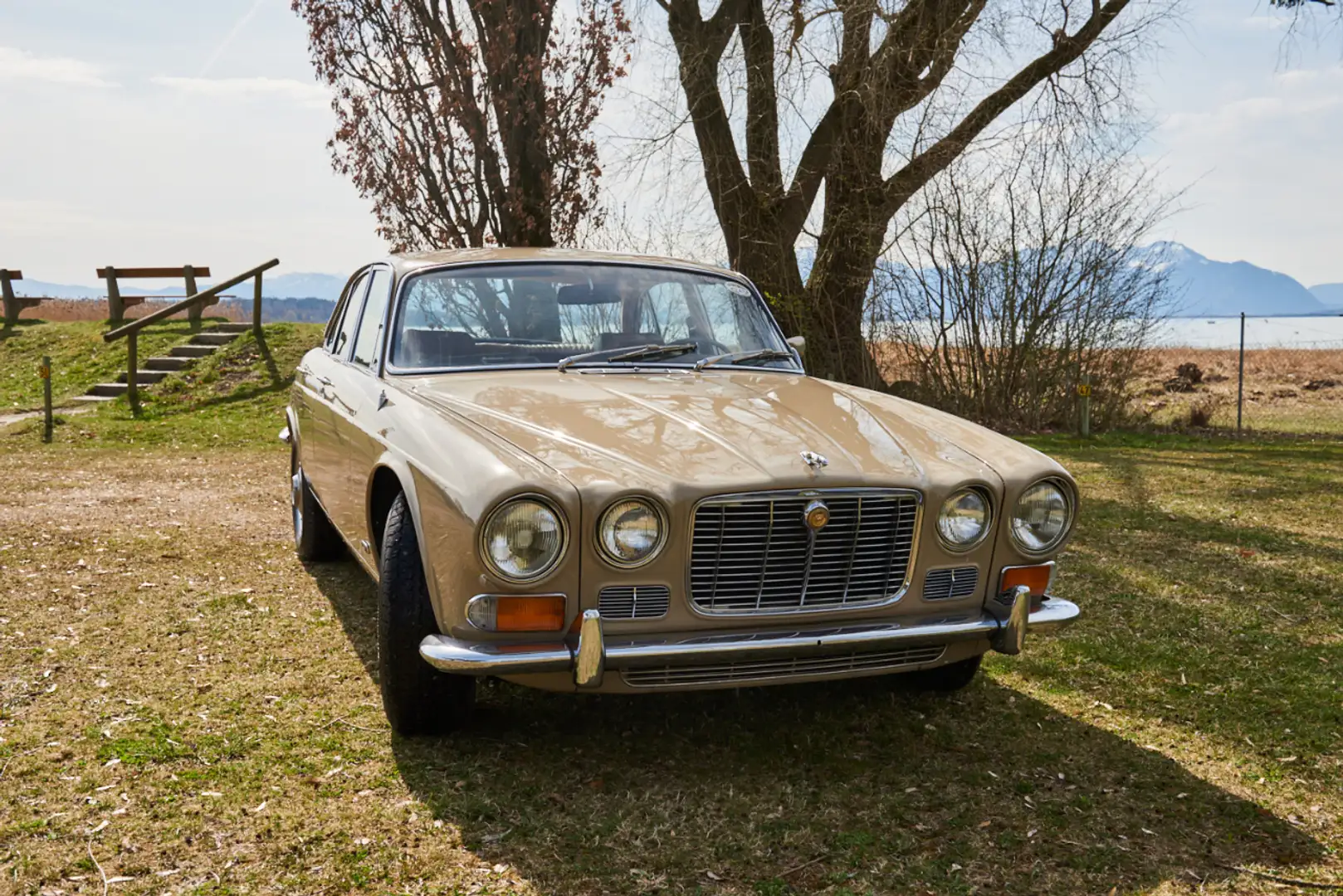 Jaguar XJ6 Lim., 4.2l, XJ Béžová - 2