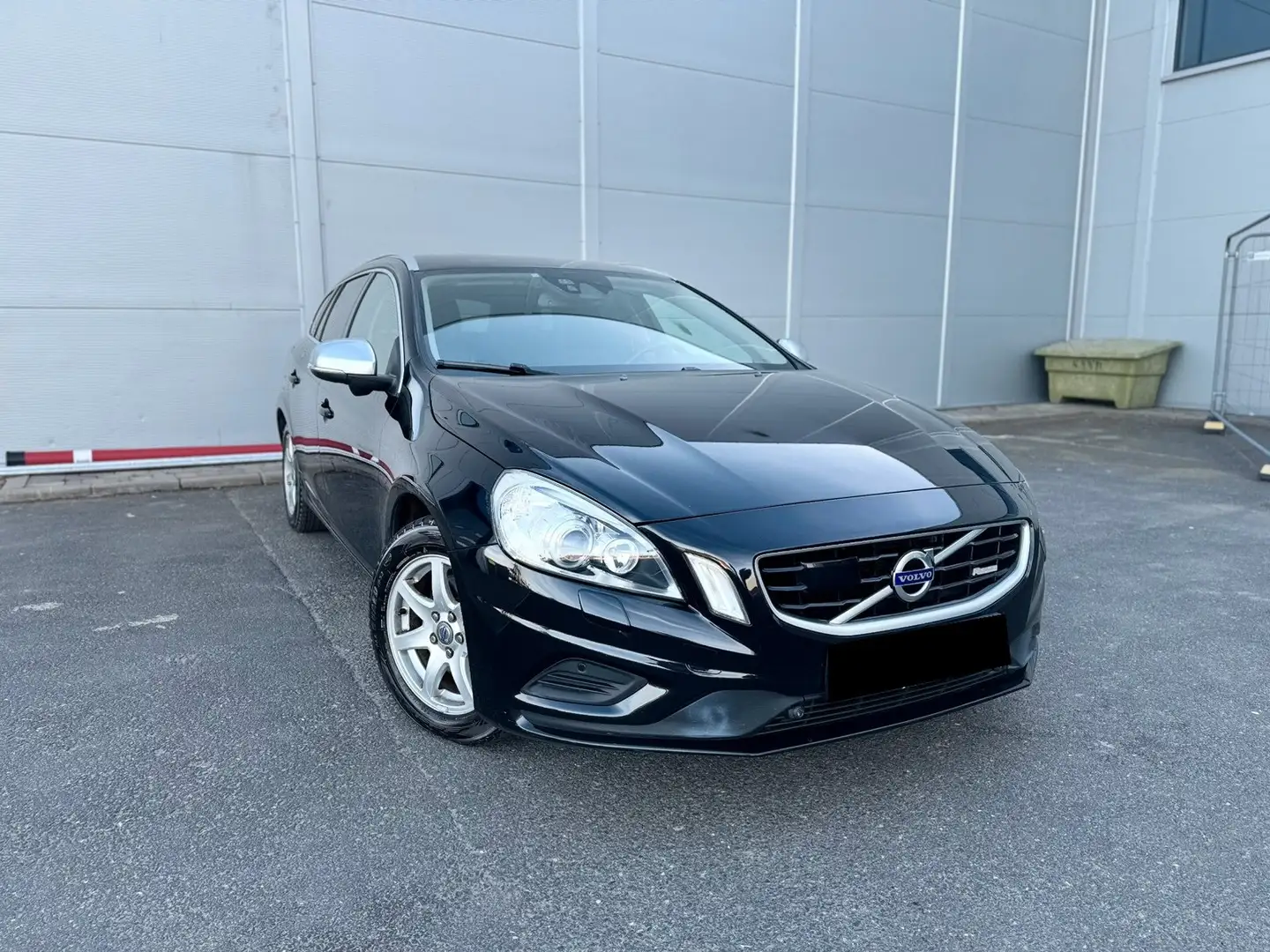 Volvo V60 V60 2.0 D3 Kinetic Geartronic Zwart - 1