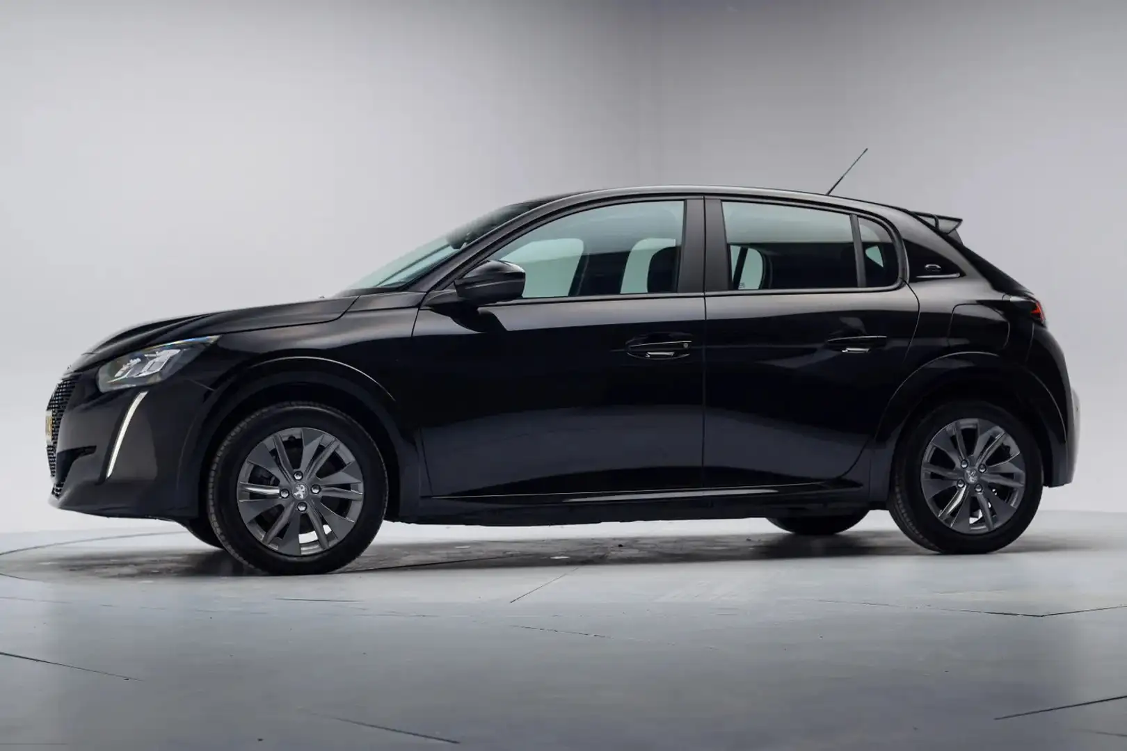 Peugeot 208 50 kWh Active 3-Fase [ Apple/Android PDC Clima ] Noir - 2