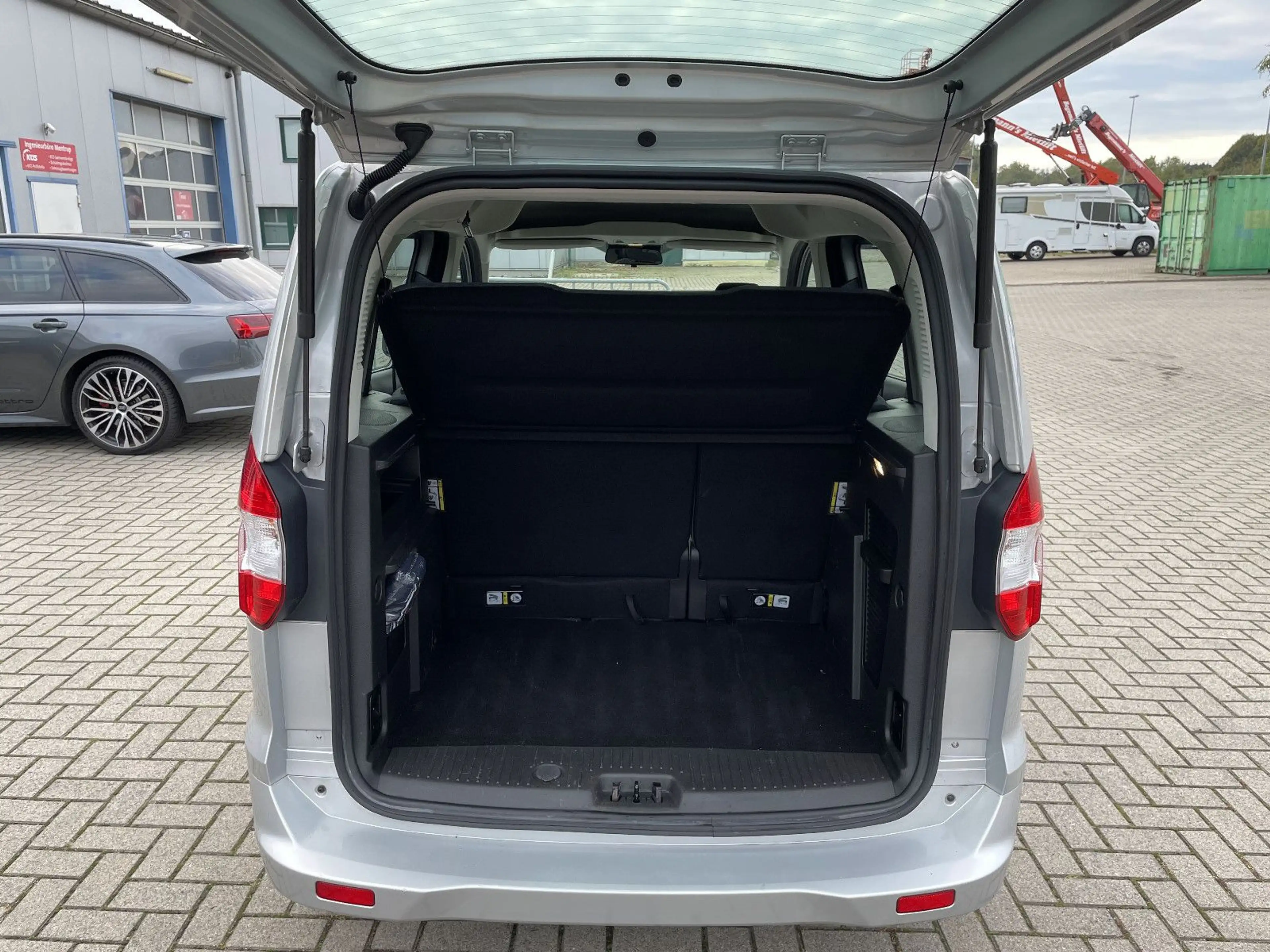 Ford Tourneo Courier Trend — photo 8