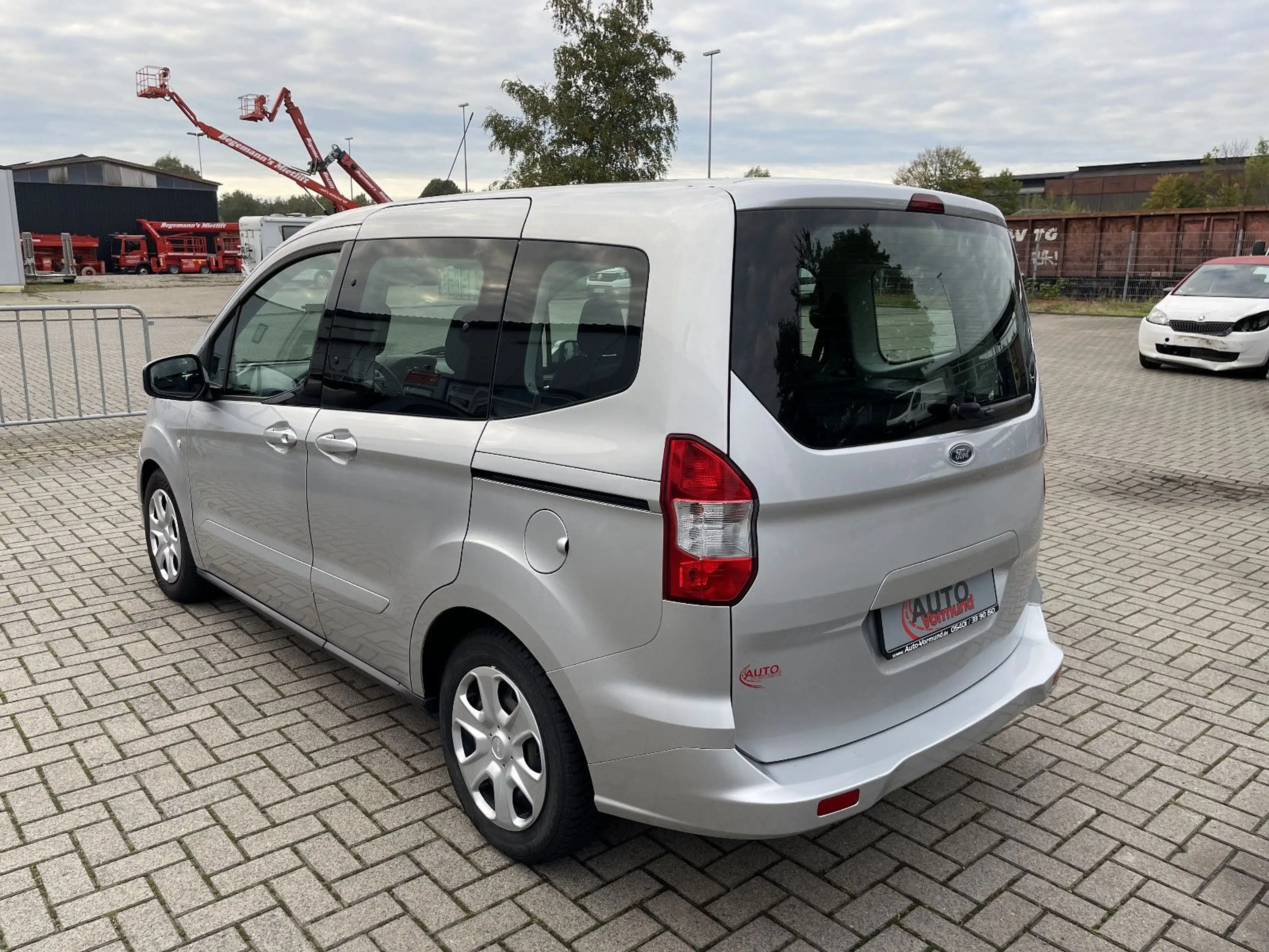 Ford Tourneo Courier Trend — photo 6