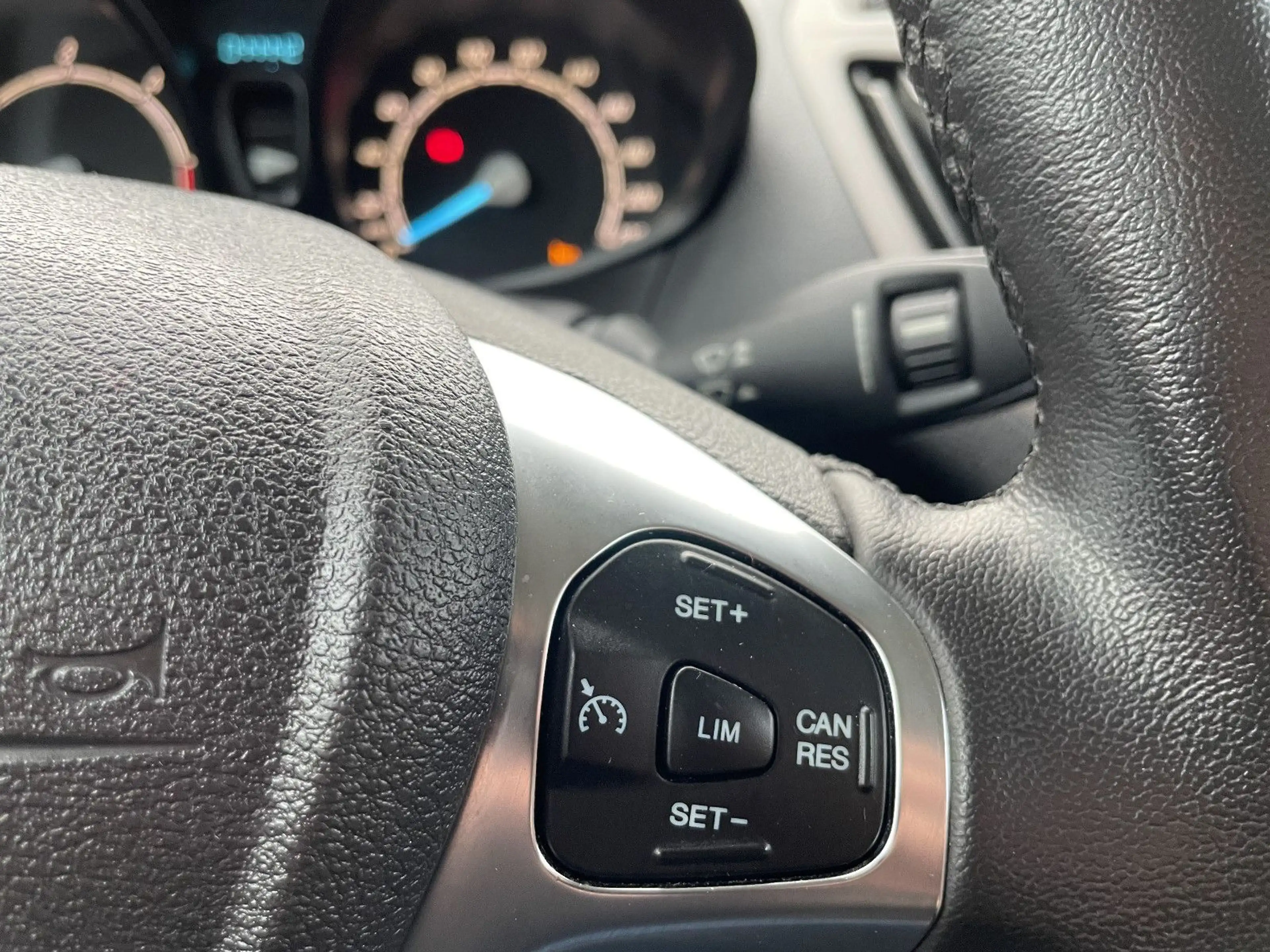 Ford Tourneo Courier Trend — photo 15